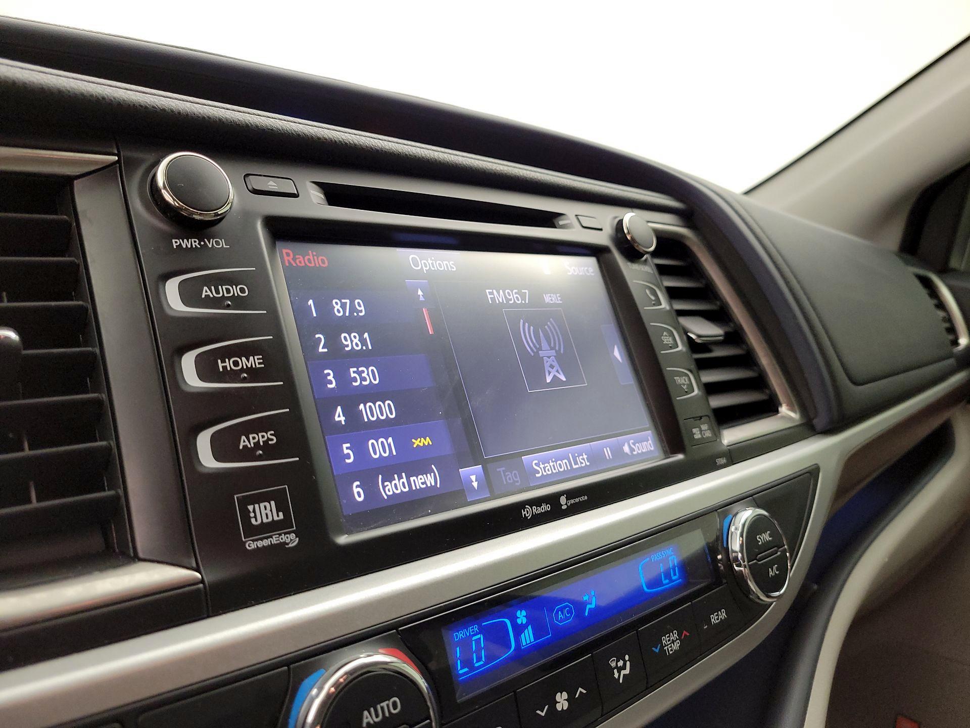 Thumbnail: 2014 Toyota Highlander - 16