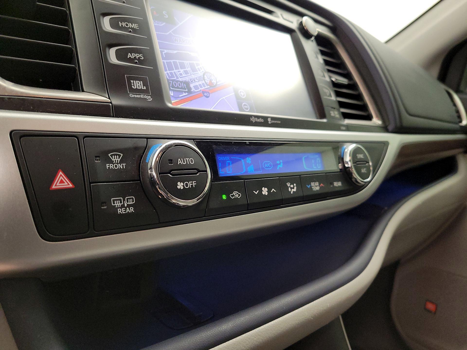 Thumbnail: 2014 Toyota Highlander - 17