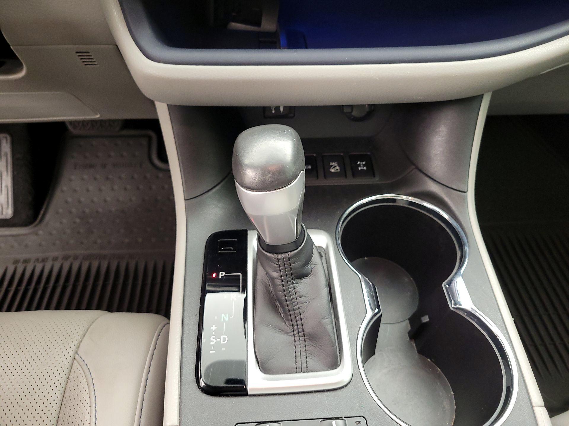 Thumbnail: 2014 Toyota Highlander - 18