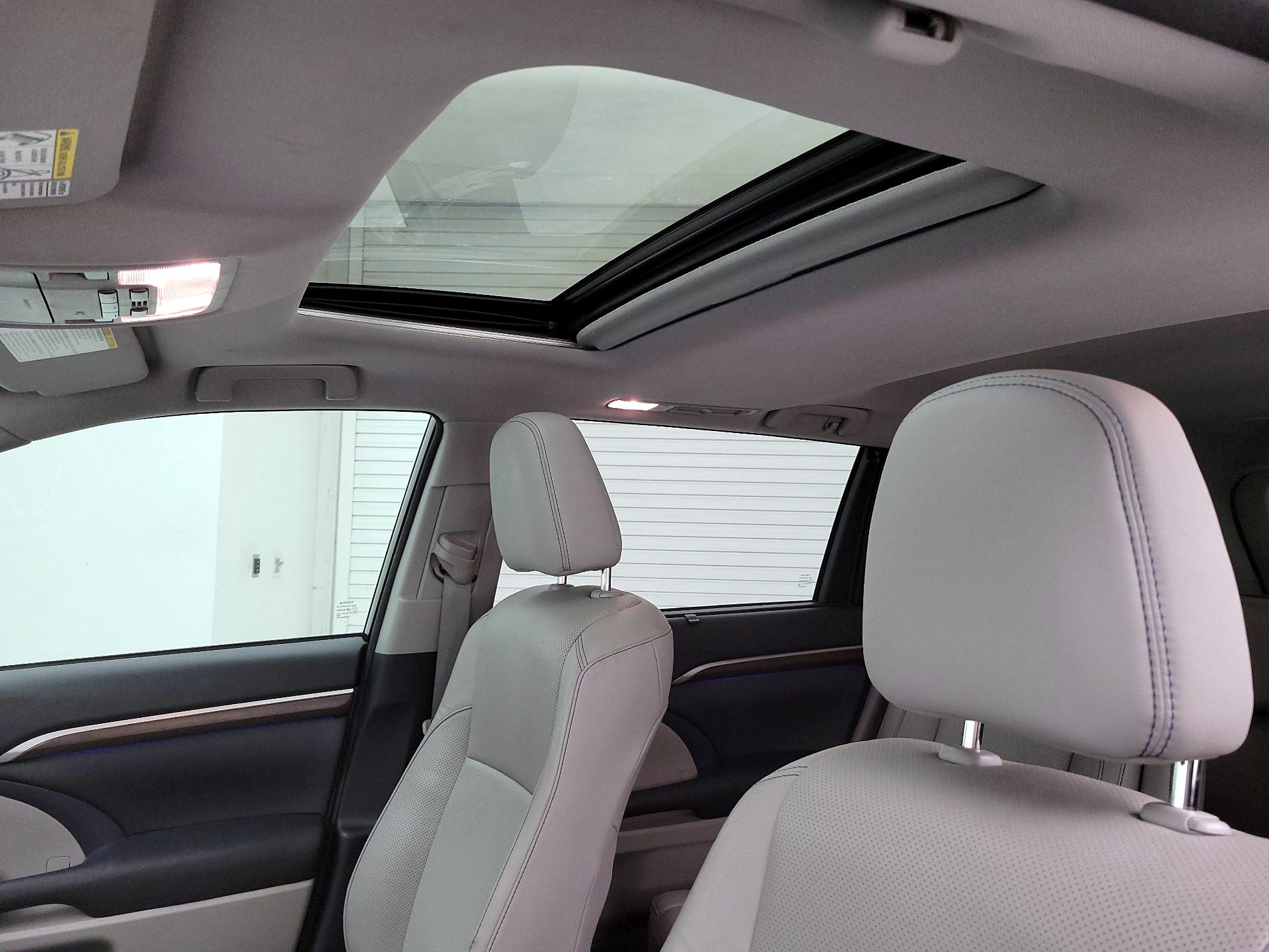 Thumbnail: 2014 Toyota Highlander - 20