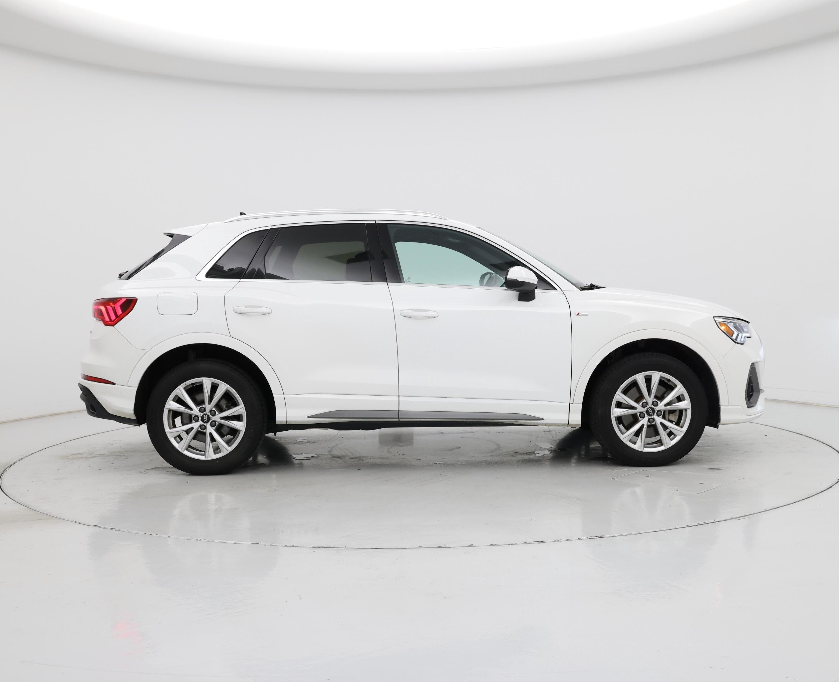 Thumbnail: 2023 Audi Q3 - 7