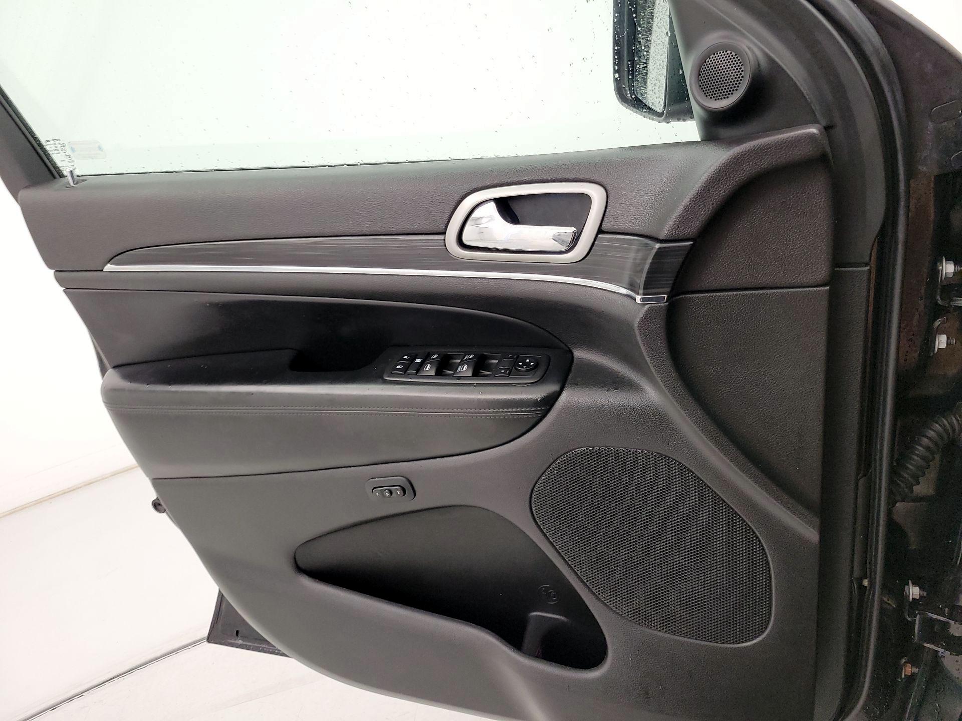 Thumbnail: 2020 Jeep Grand Cherokee - 12