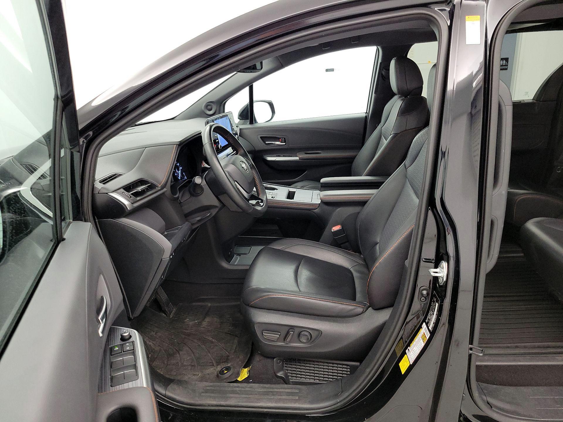 Thumbnail: 2022 Toyota Sienna - 11