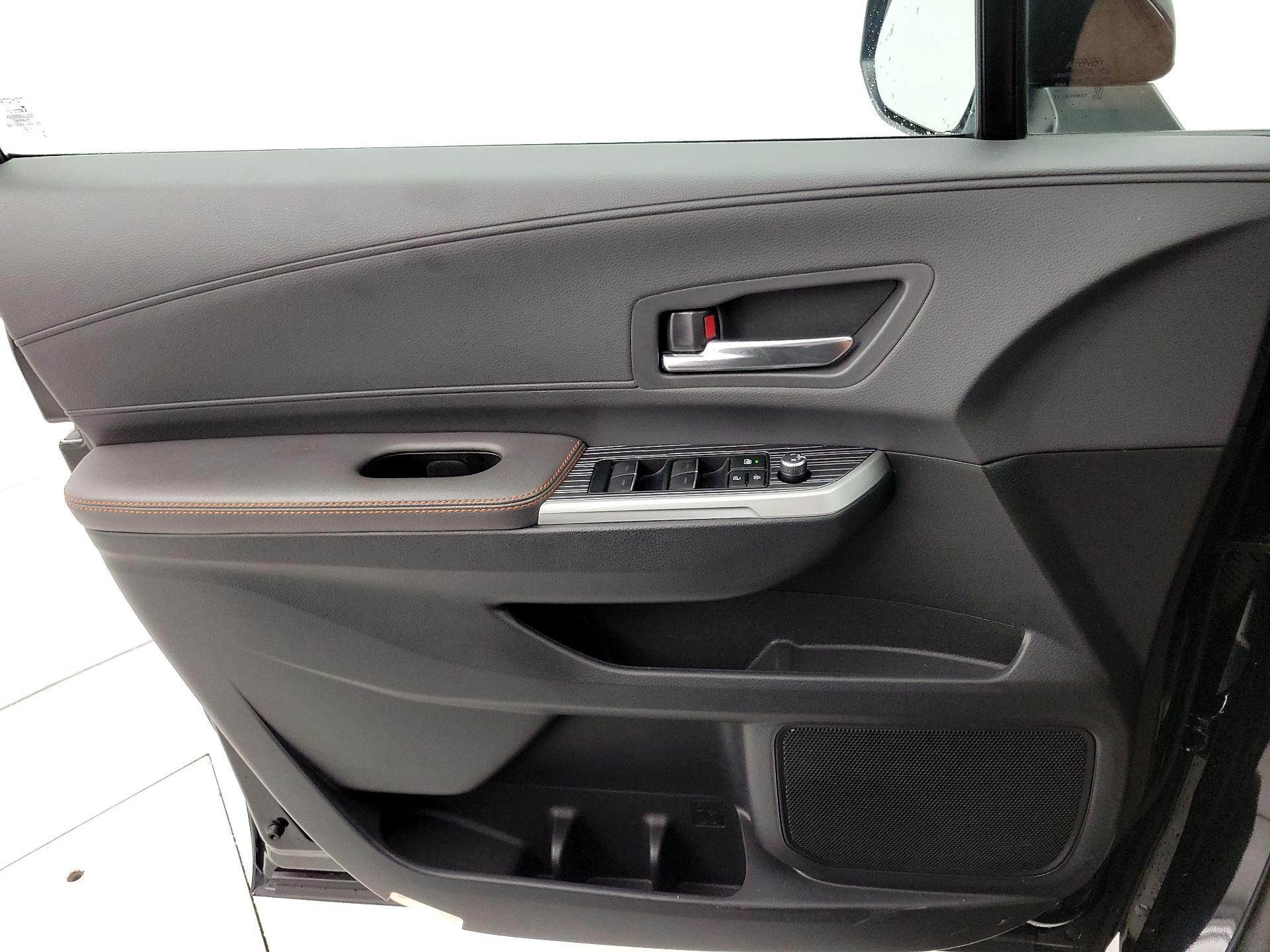 Thumbnail: 2022 Toyota Sienna - 12