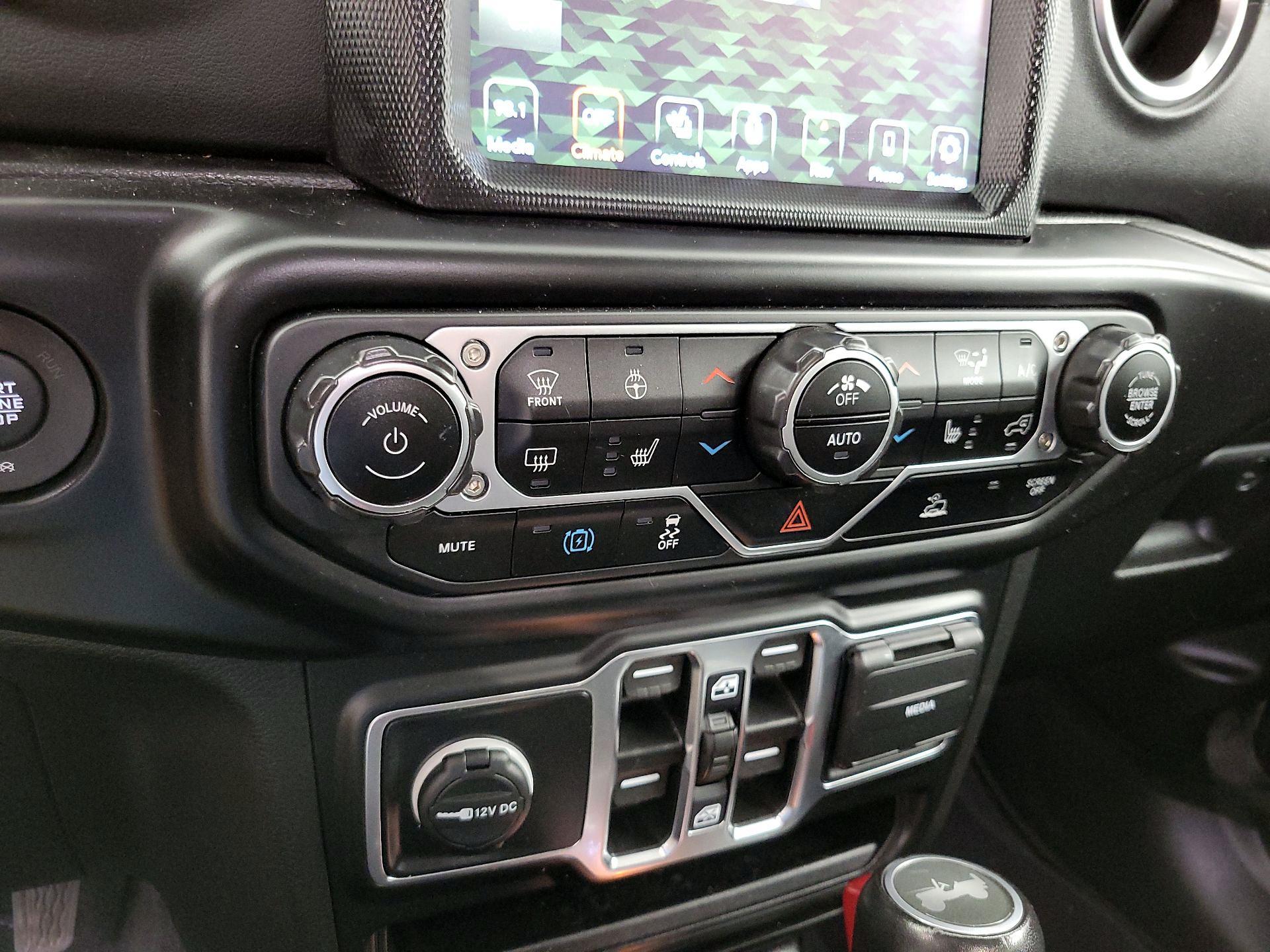 Thumbnail: 2022 Jeep Wrangler - 17