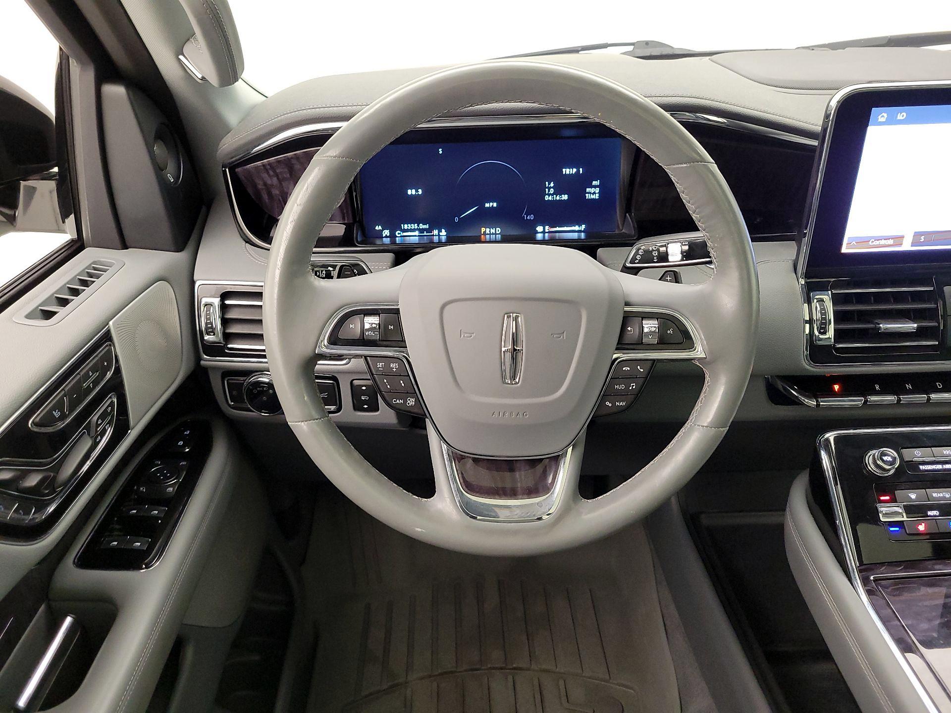 Thumbnail: 2020 Lincoln Navigator L - 10
