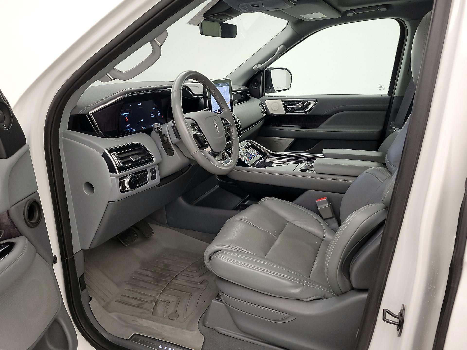 Thumbnail: 2020 Lincoln Navigator L - 11
