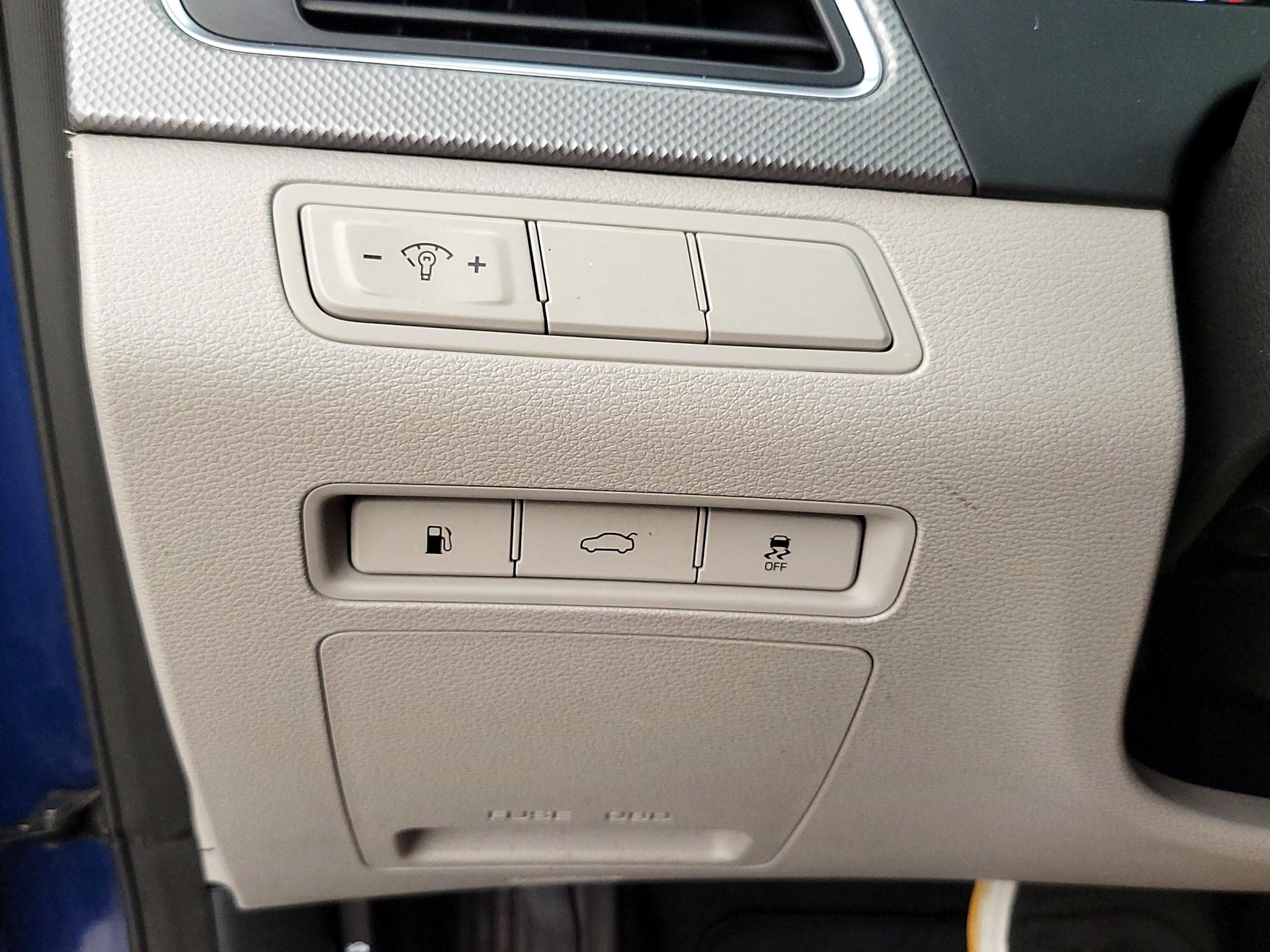 Thumbnail: 2015 Hyundai Sonata - 13