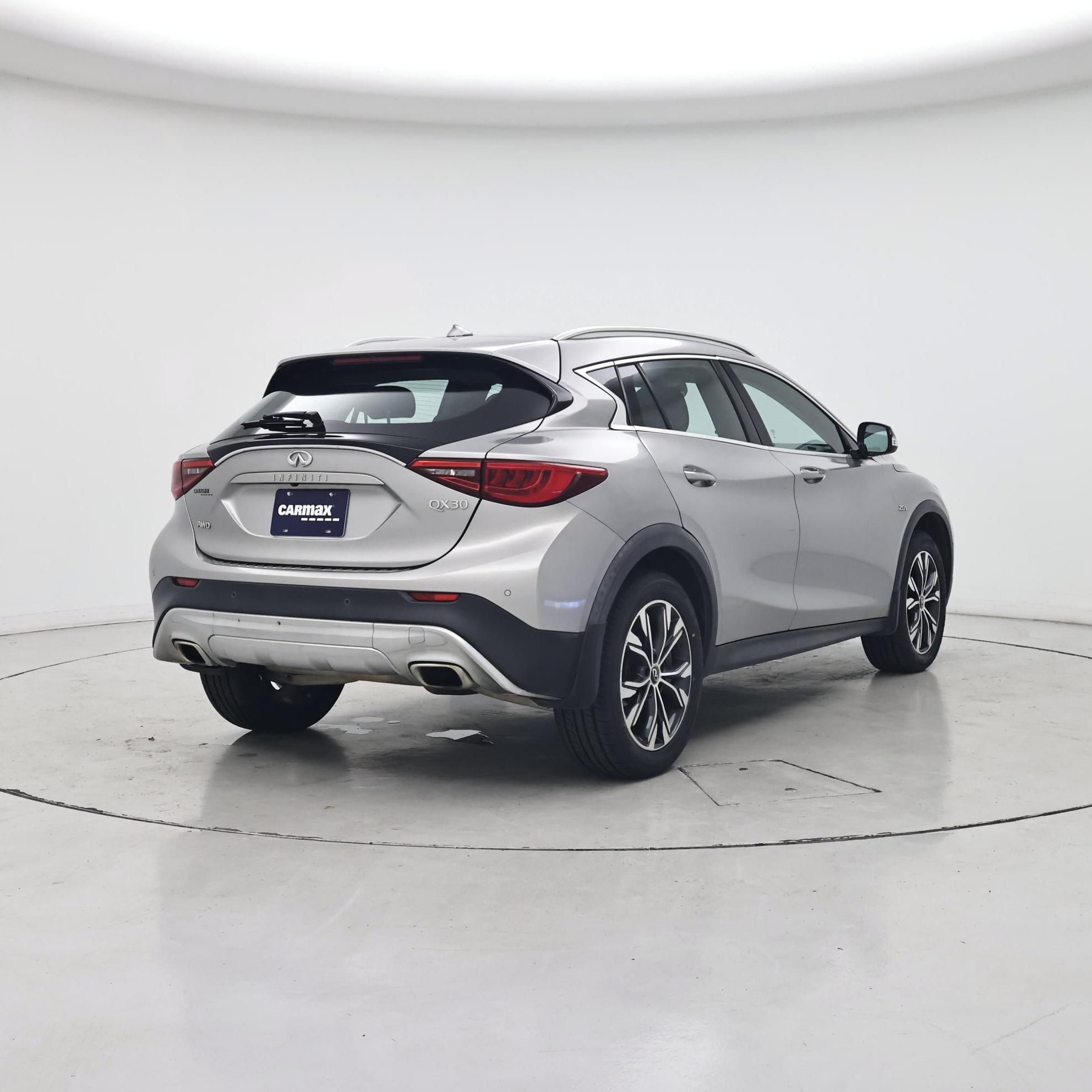 Thumbnail: 2017 INFINITI QX30 - 8