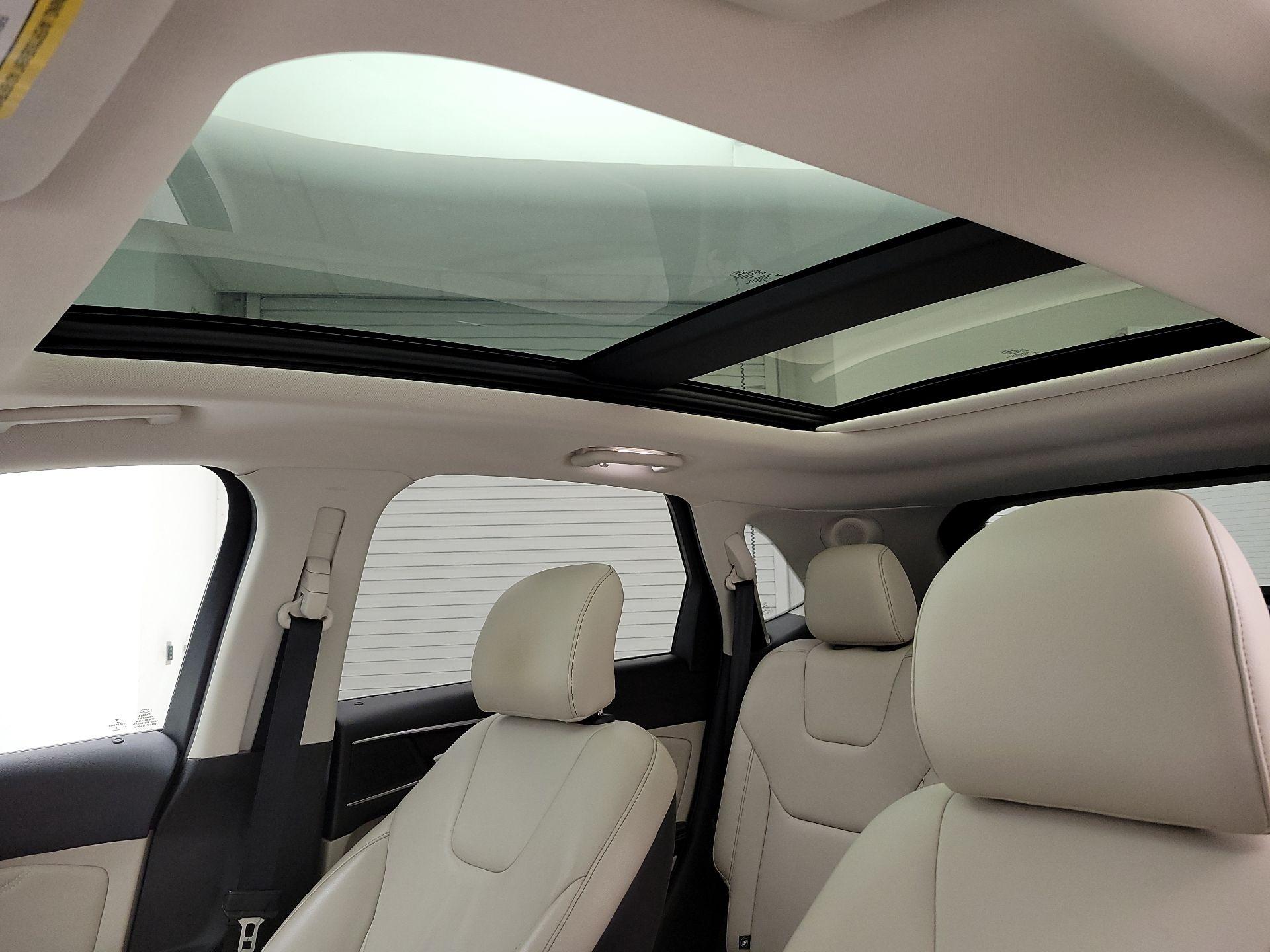 Thumbnail: 2015 Ford Edge - 19