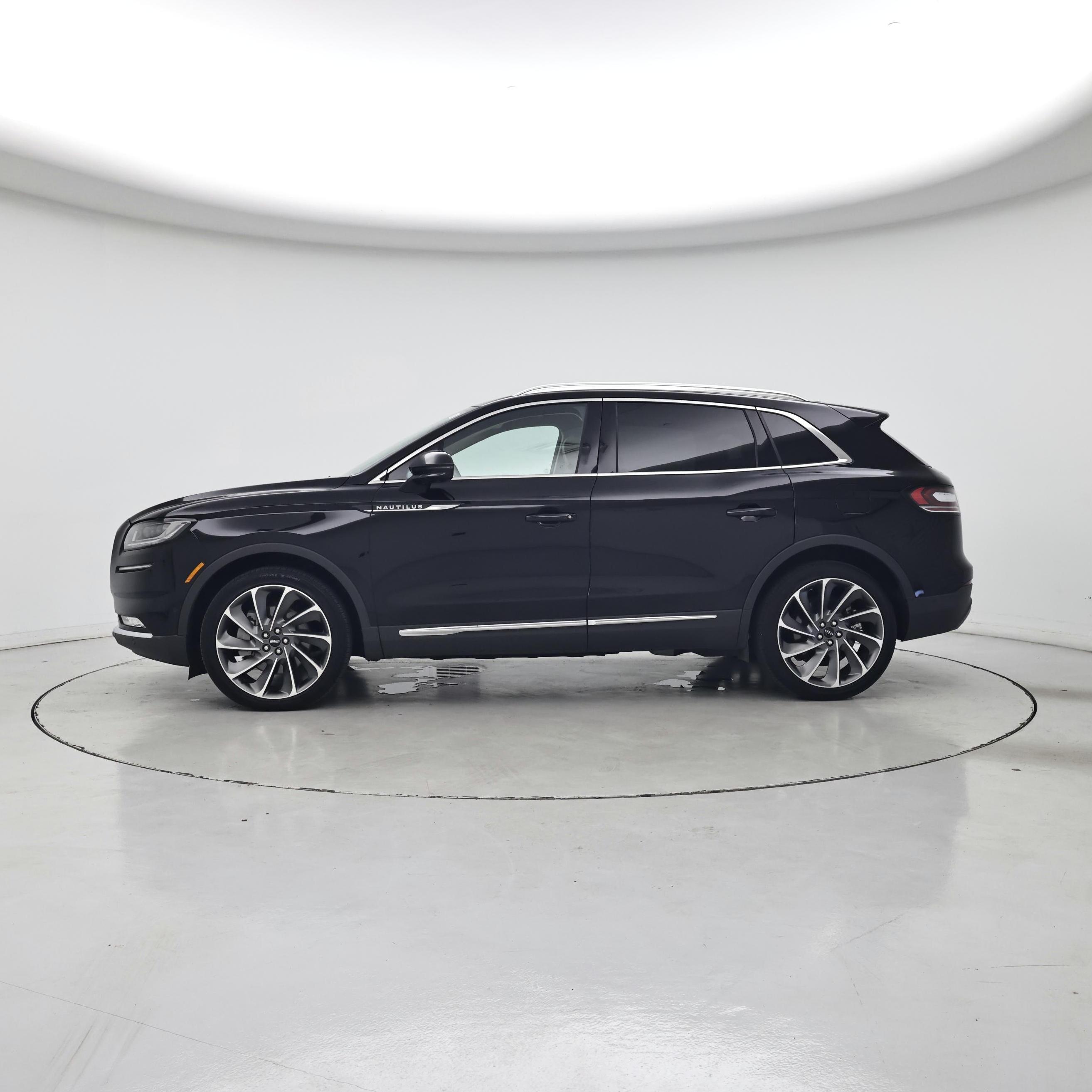 Thumbnail: 2023 Lincoln Nautilus - 3