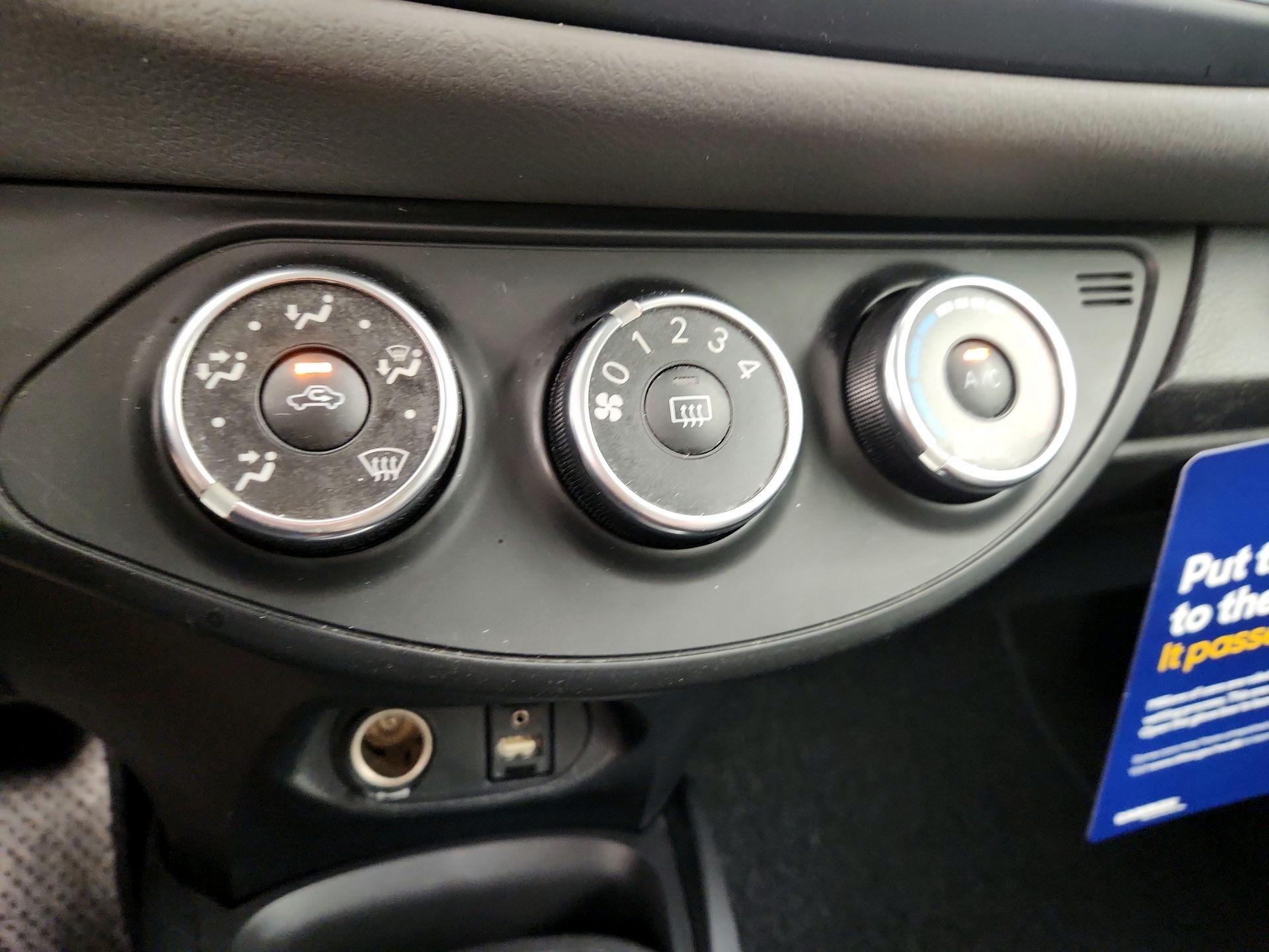 Thumbnail: 2018 Toyota Yaris - 15