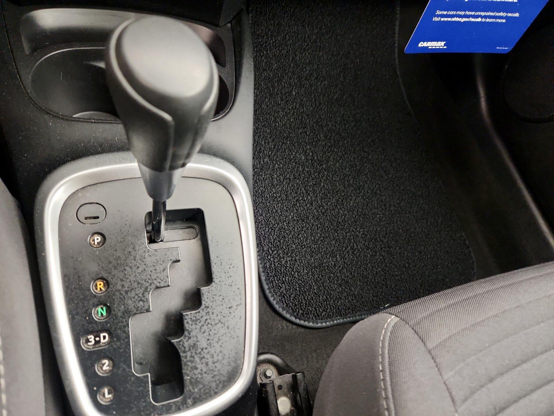 Thumbnail: 2018 Toyota Yaris - 16