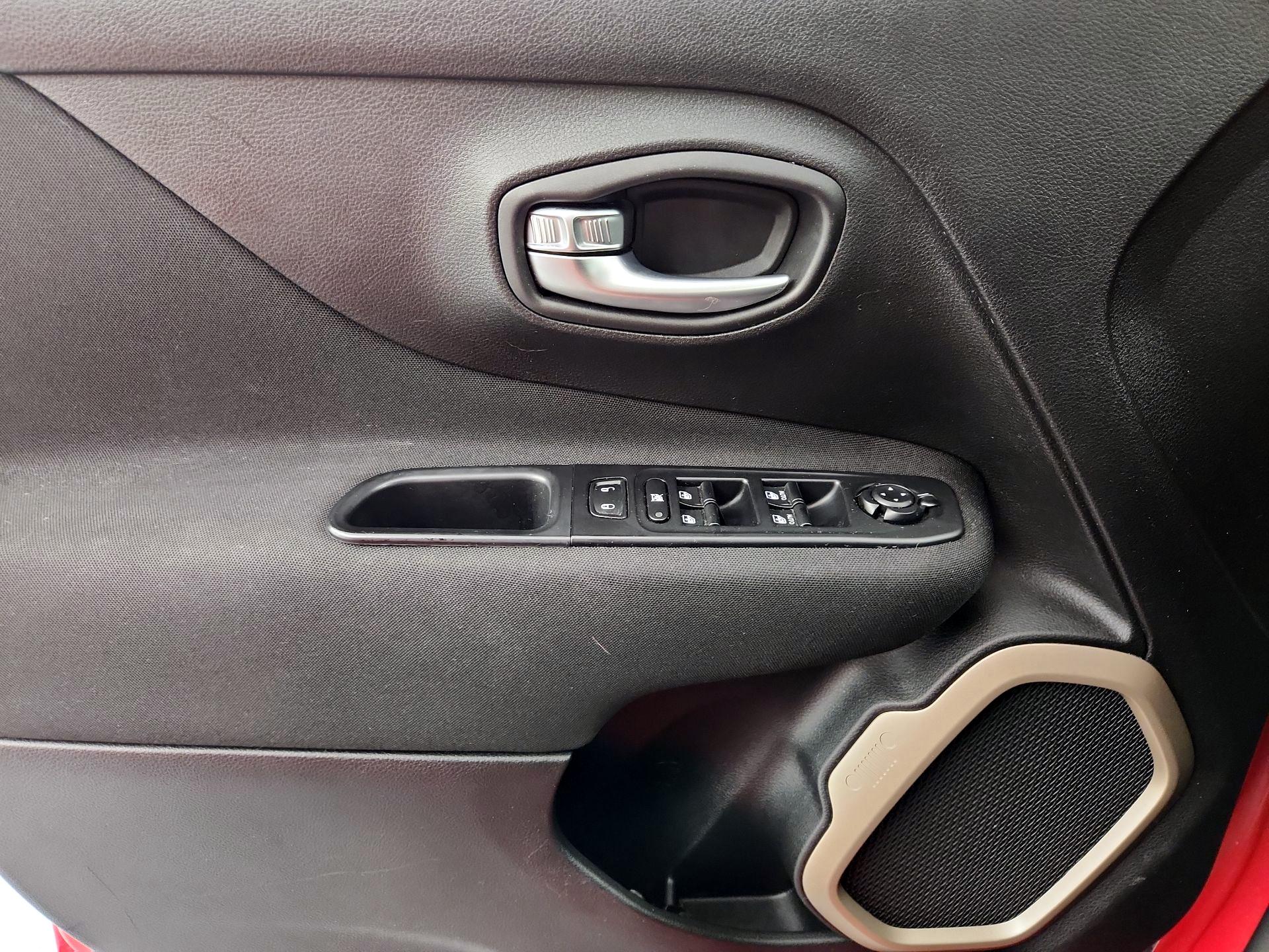 Thumbnail: 2016 Jeep Renegade - 12