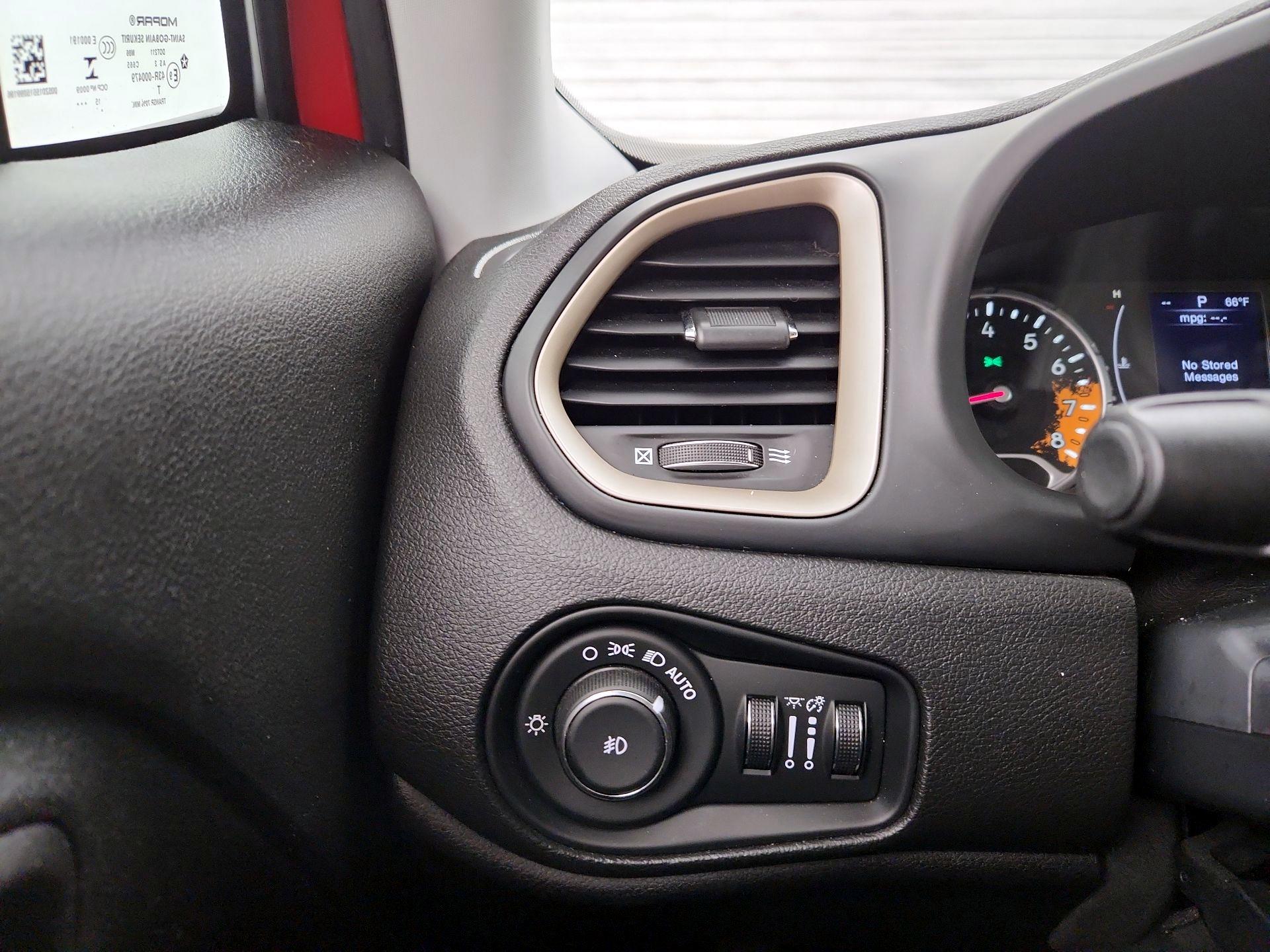 Thumbnail: 2016 Jeep Renegade - 13