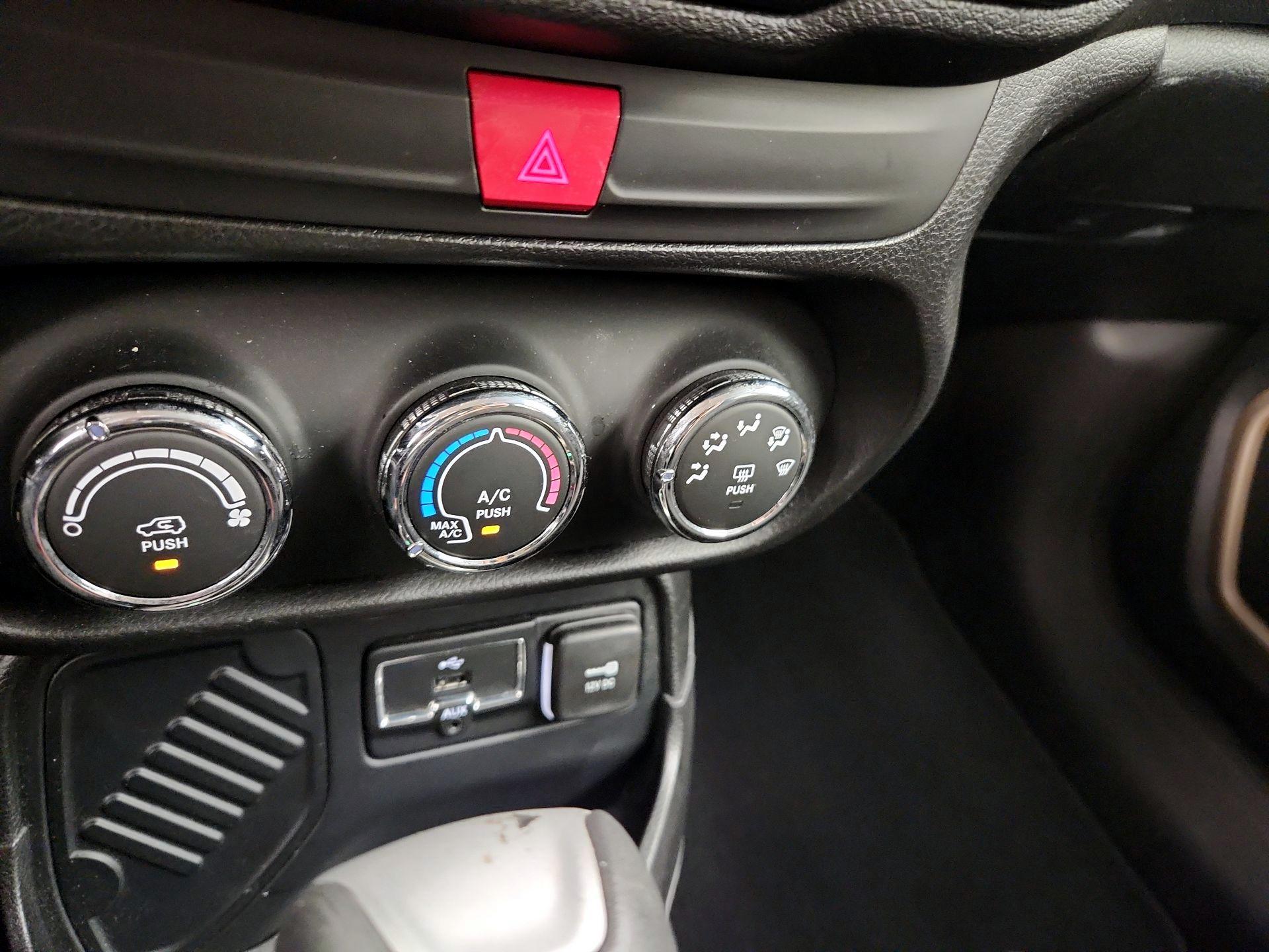 Thumbnail: 2016 Jeep Renegade - 16