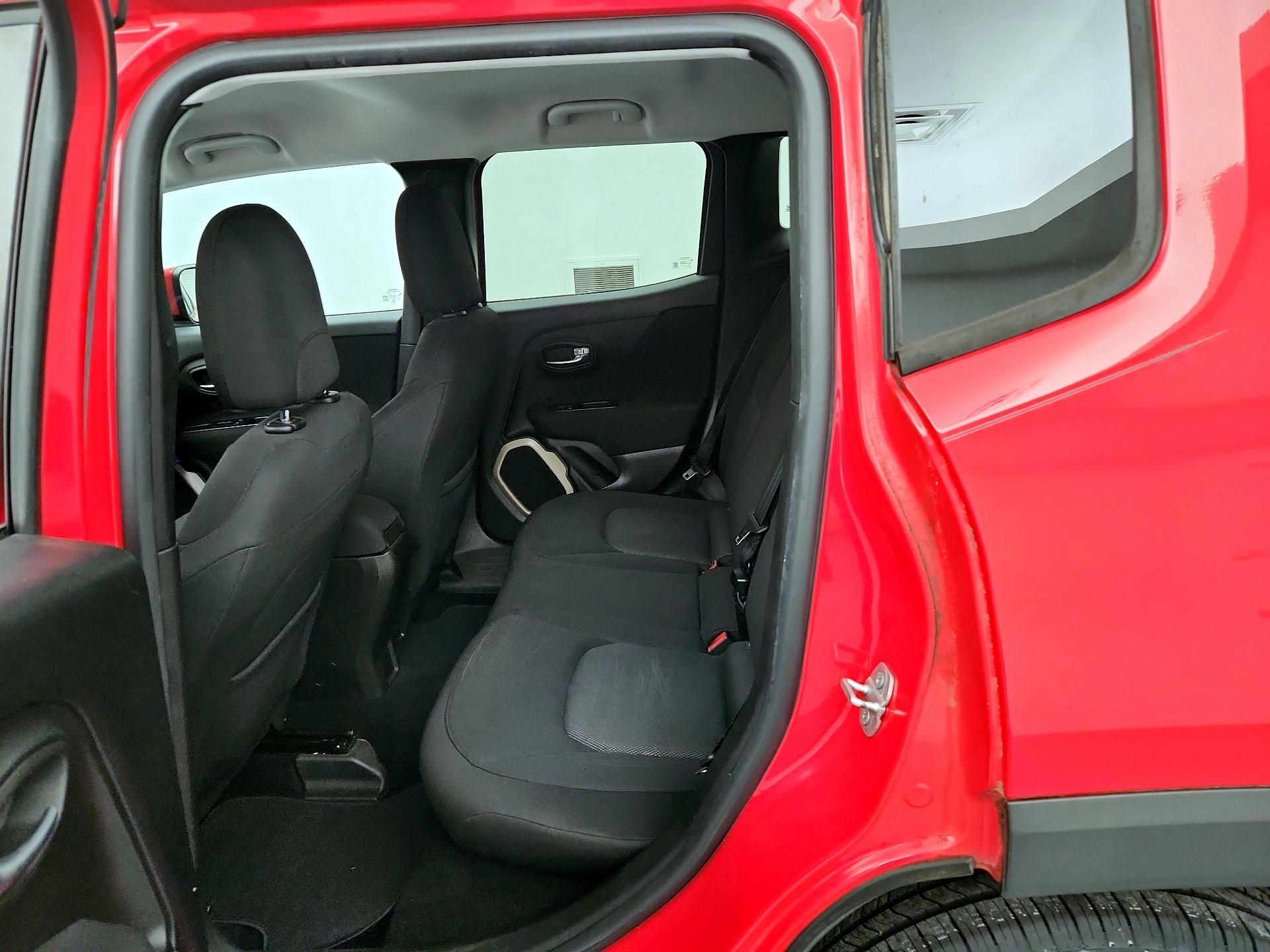 Thumbnail: 2016 Jeep Renegade - 19