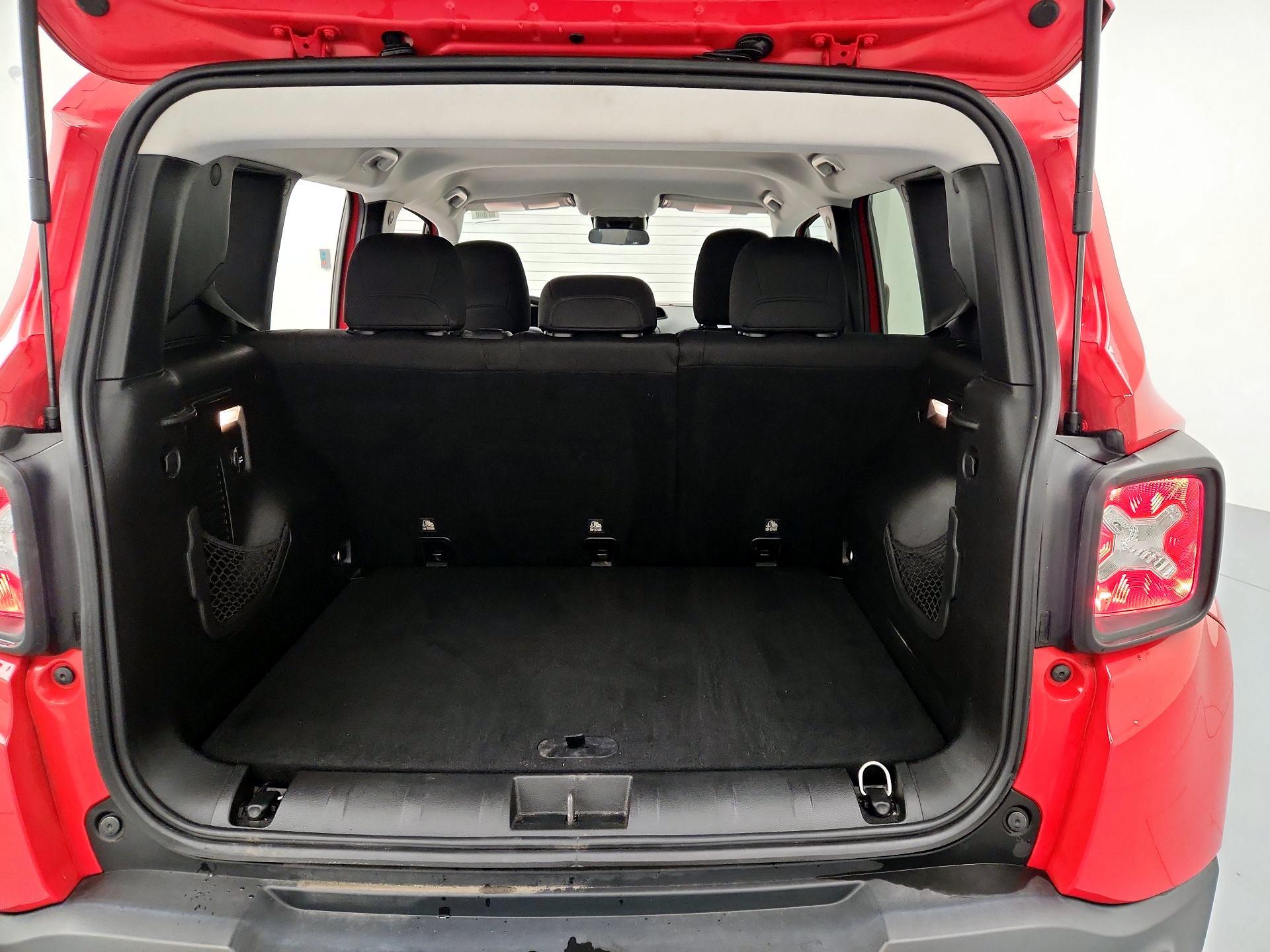 Thumbnail: 2016 Jeep Renegade - 20