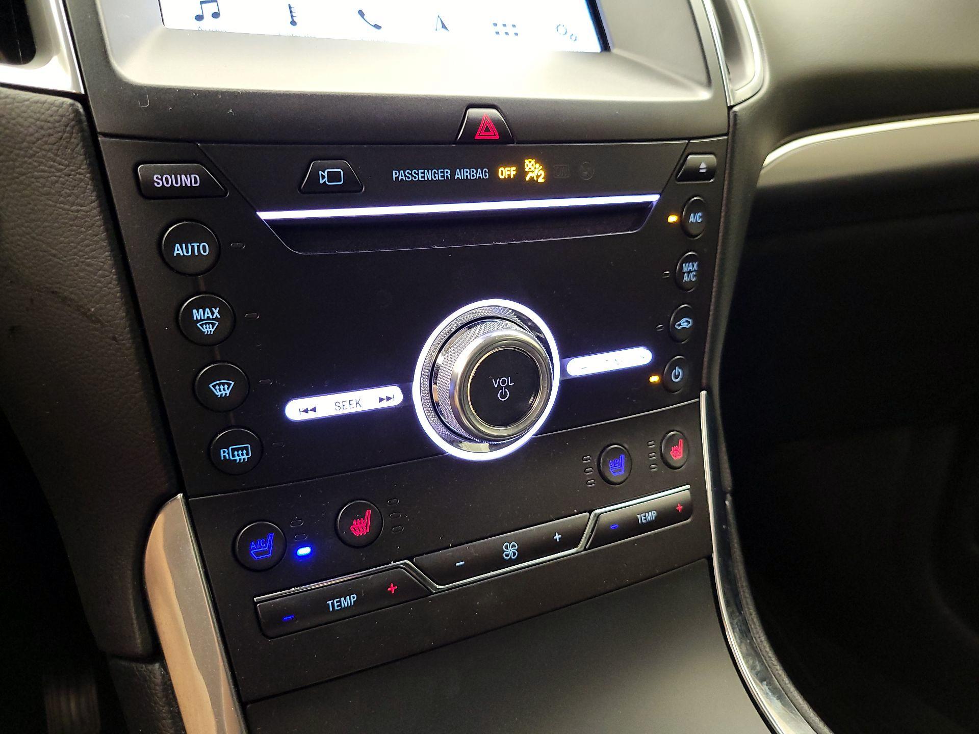 Thumbnail: 2019 Ford Edge - 17