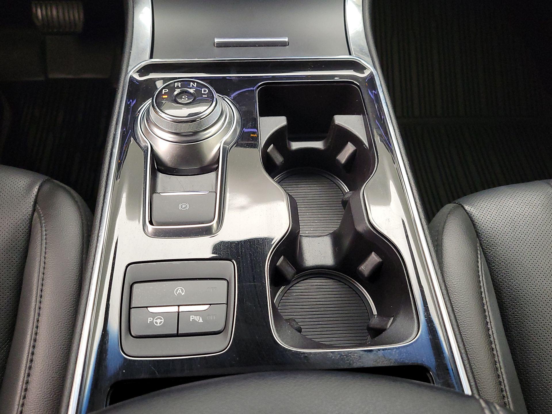 Thumbnail: 2019 Ford Edge - 18