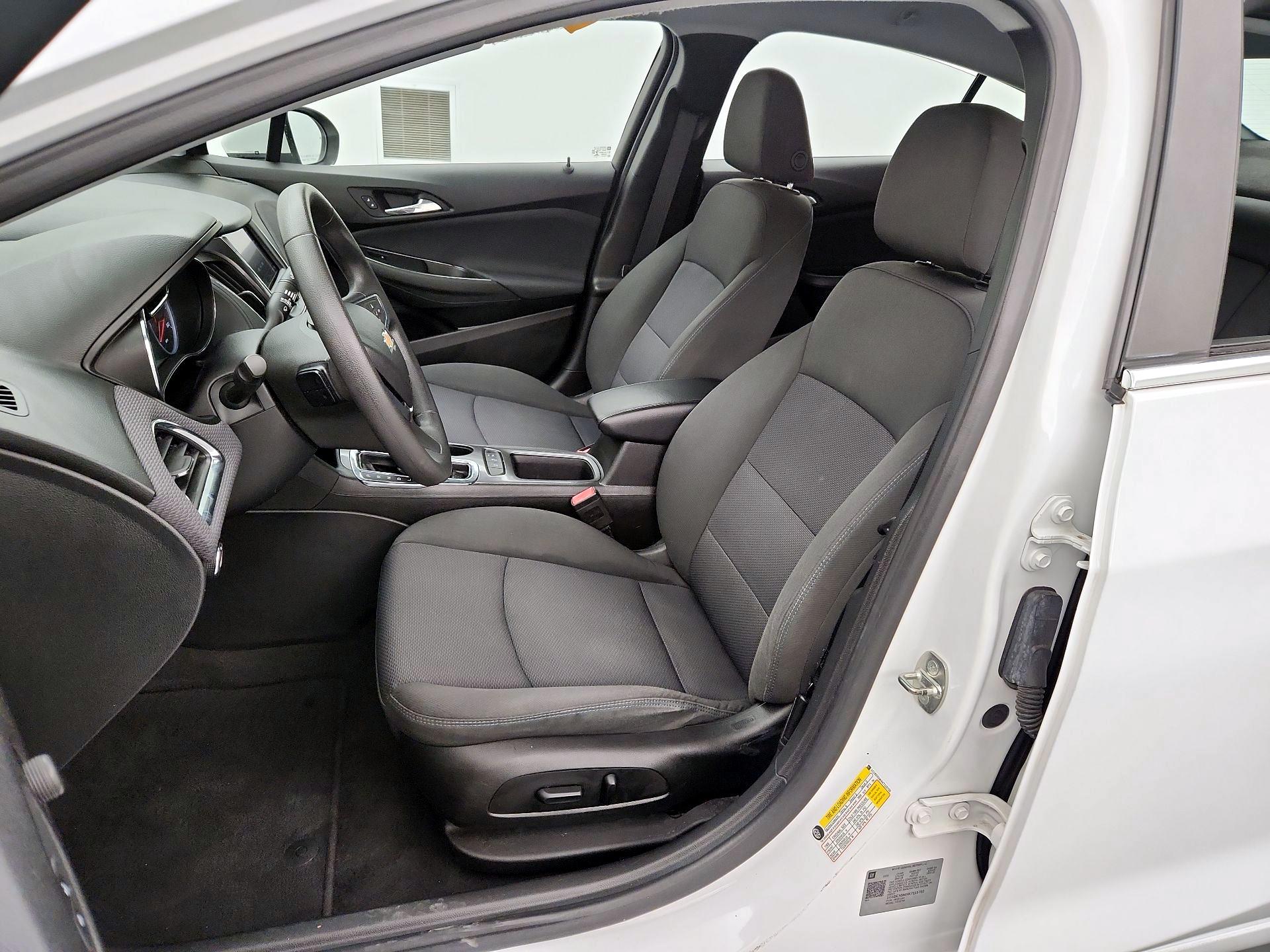 Thumbnail: 2019 Chevrolet Cruze - 11