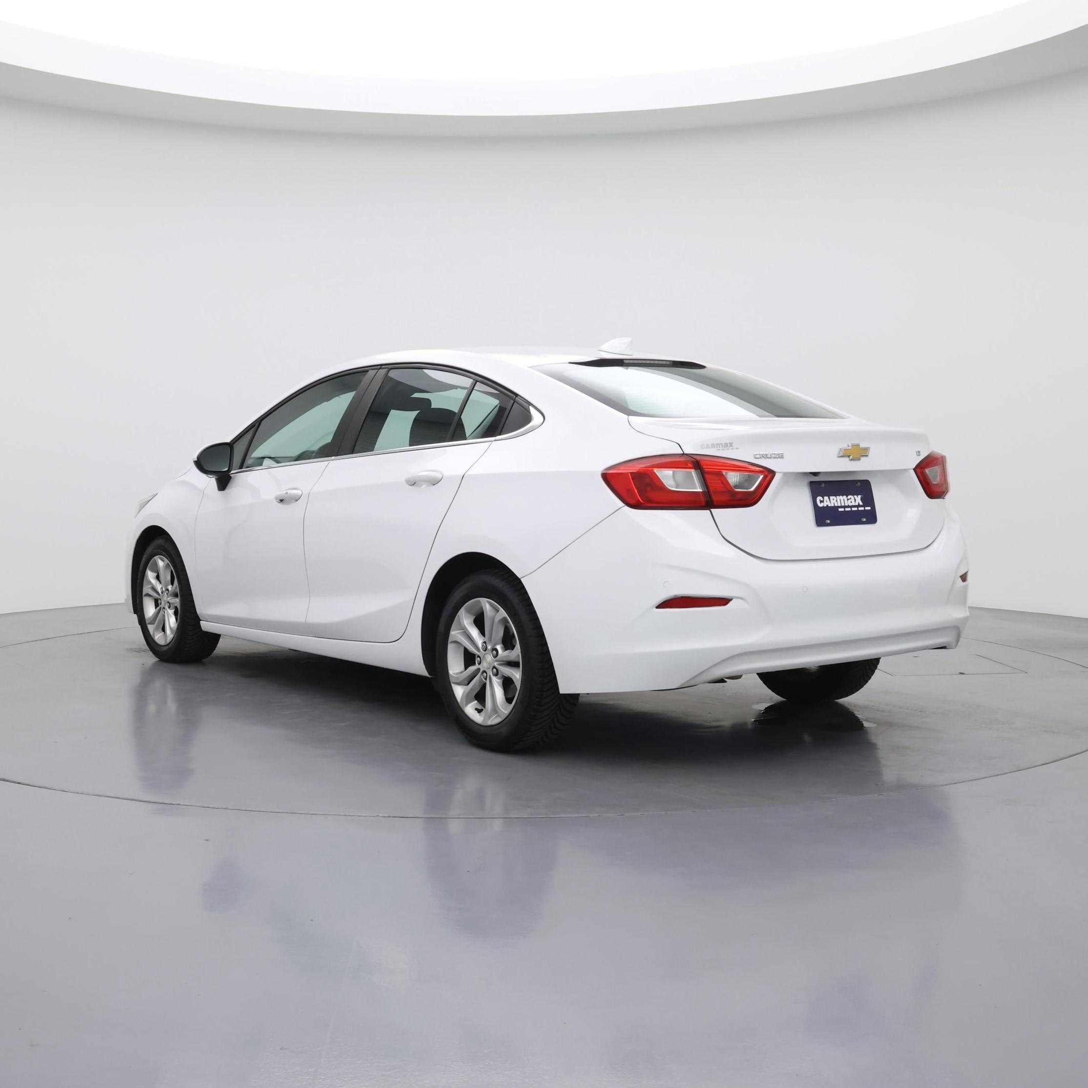 Thumbnail: 2019 Chevrolet Cruze - 2