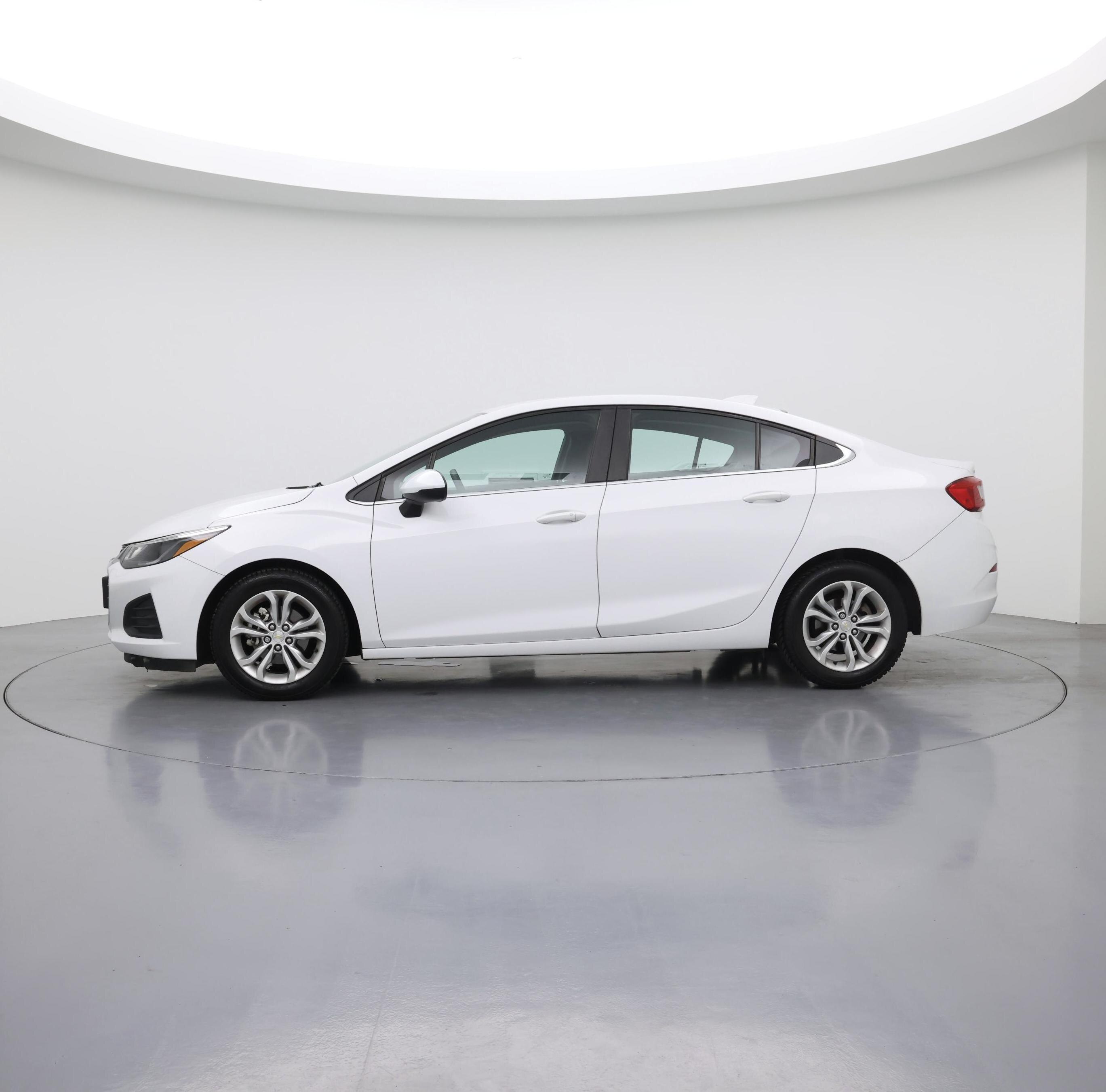 Thumbnail: 2019 Chevrolet Cruze - 3