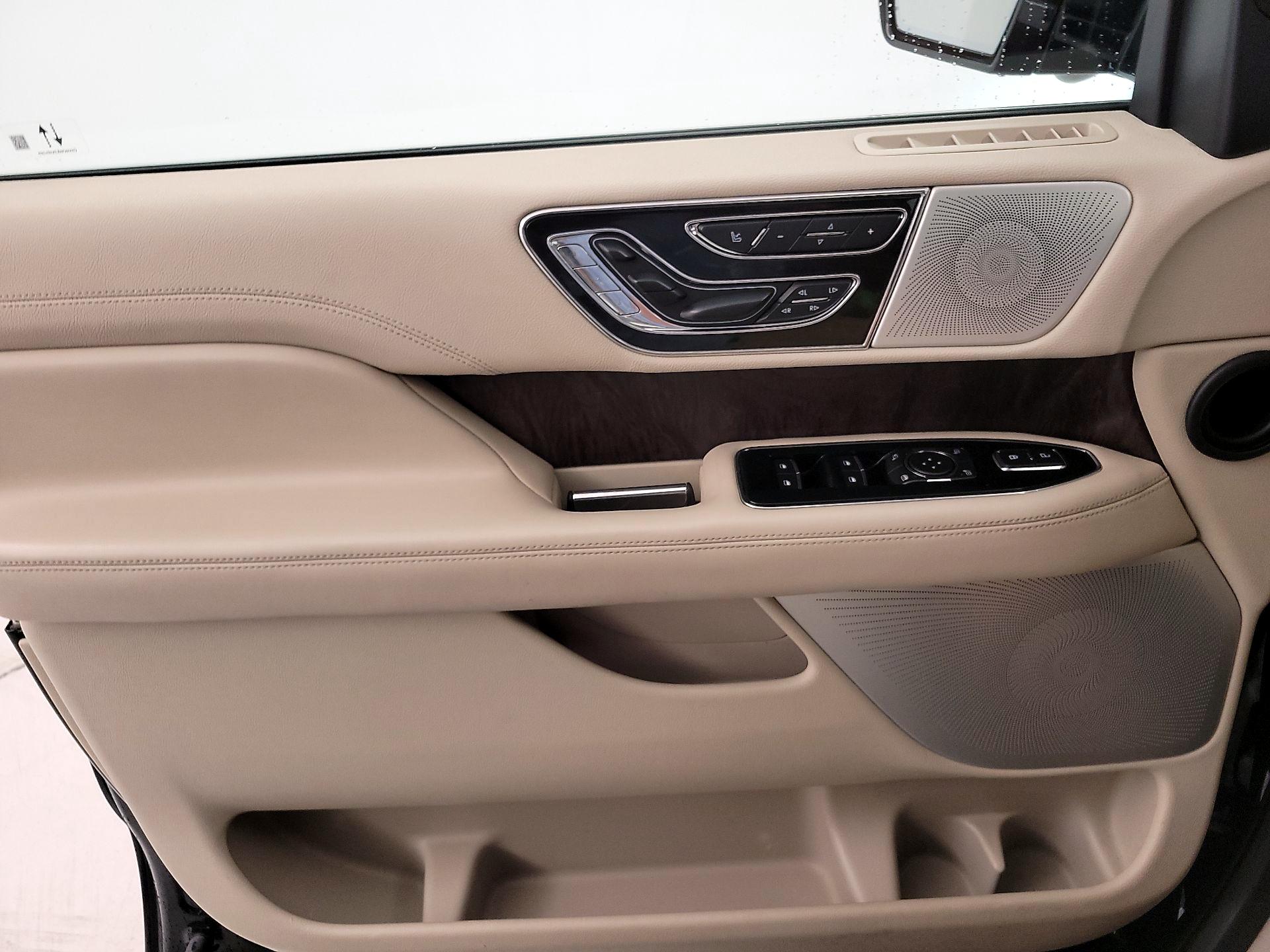 Thumbnail: 2020 Lincoln Navigator - 12