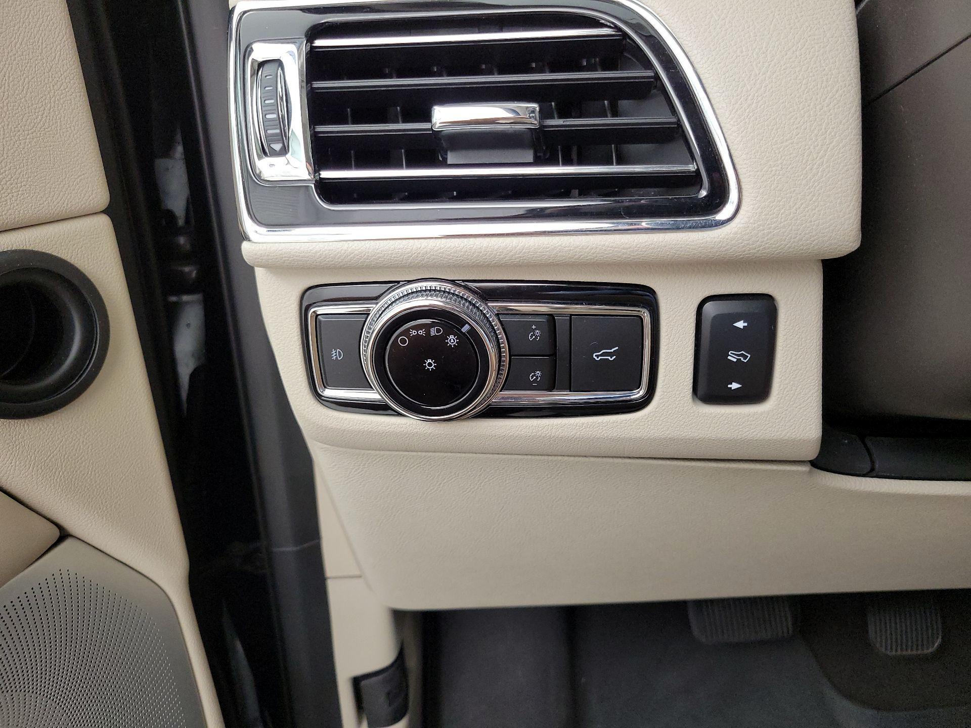 Thumbnail: 2020 Lincoln Navigator - 13