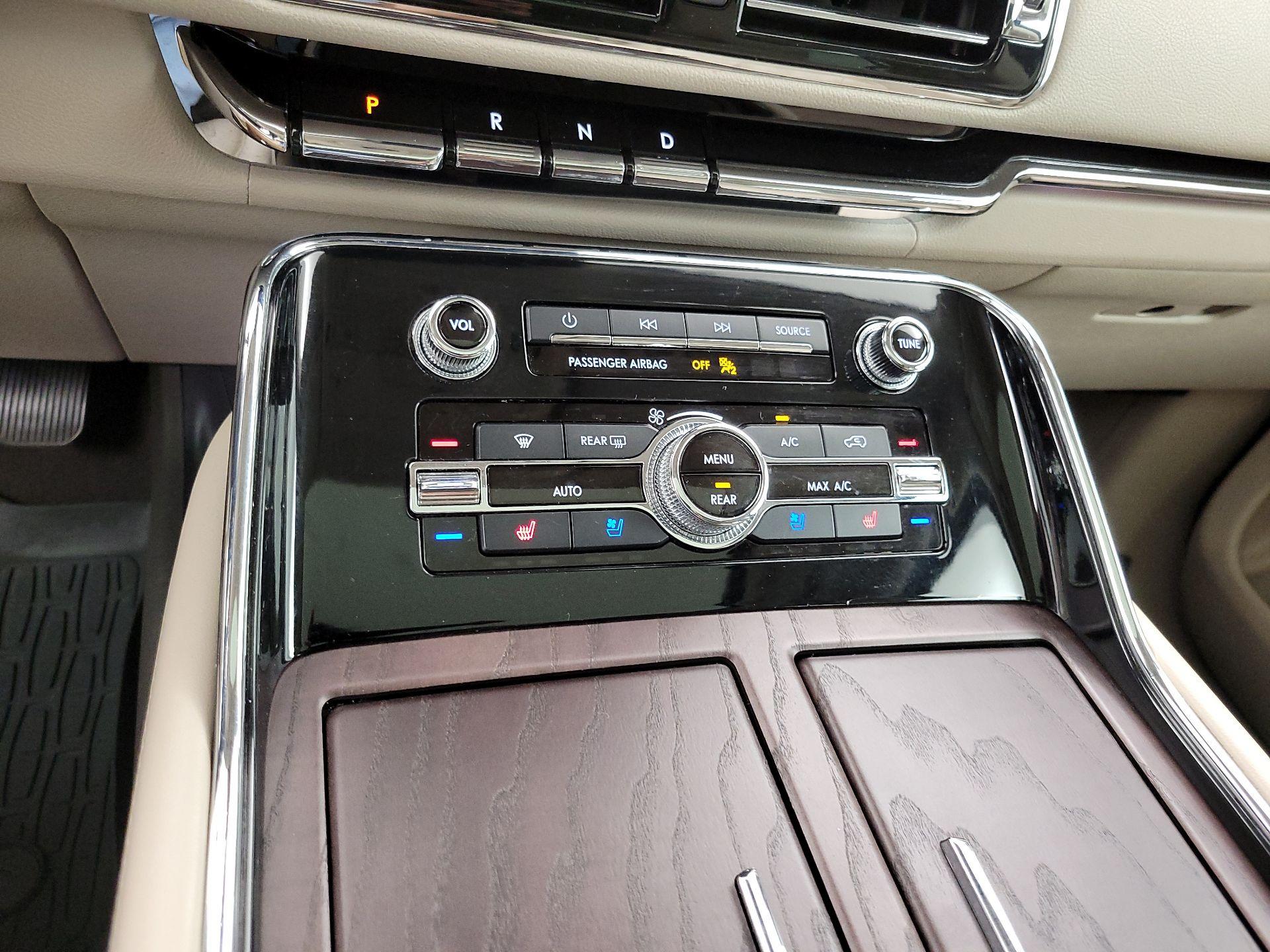 Thumbnail: 2020 Lincoln Navigator - 17