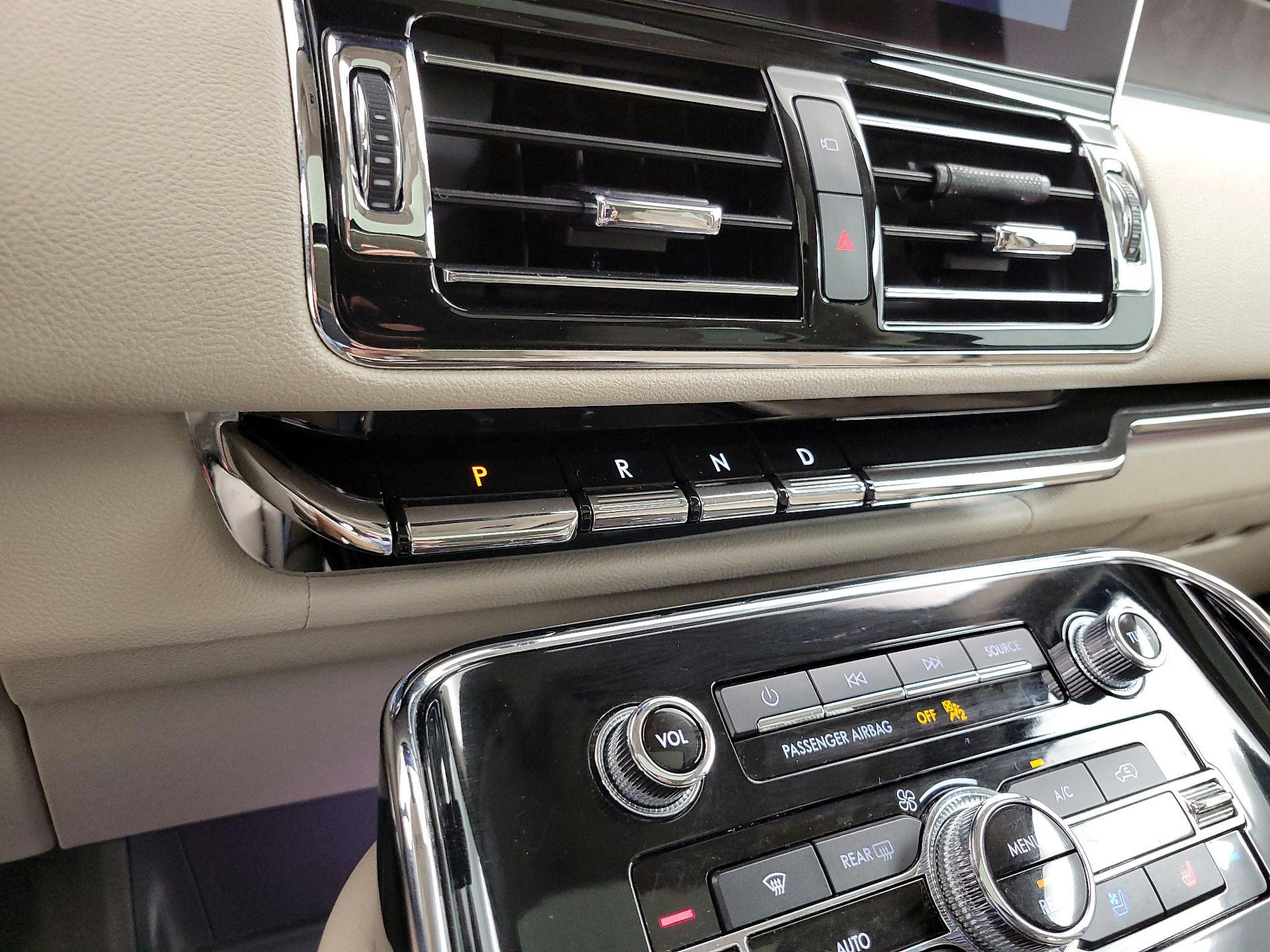 Thumbnail: 2020 Lincoln Navigator - 18