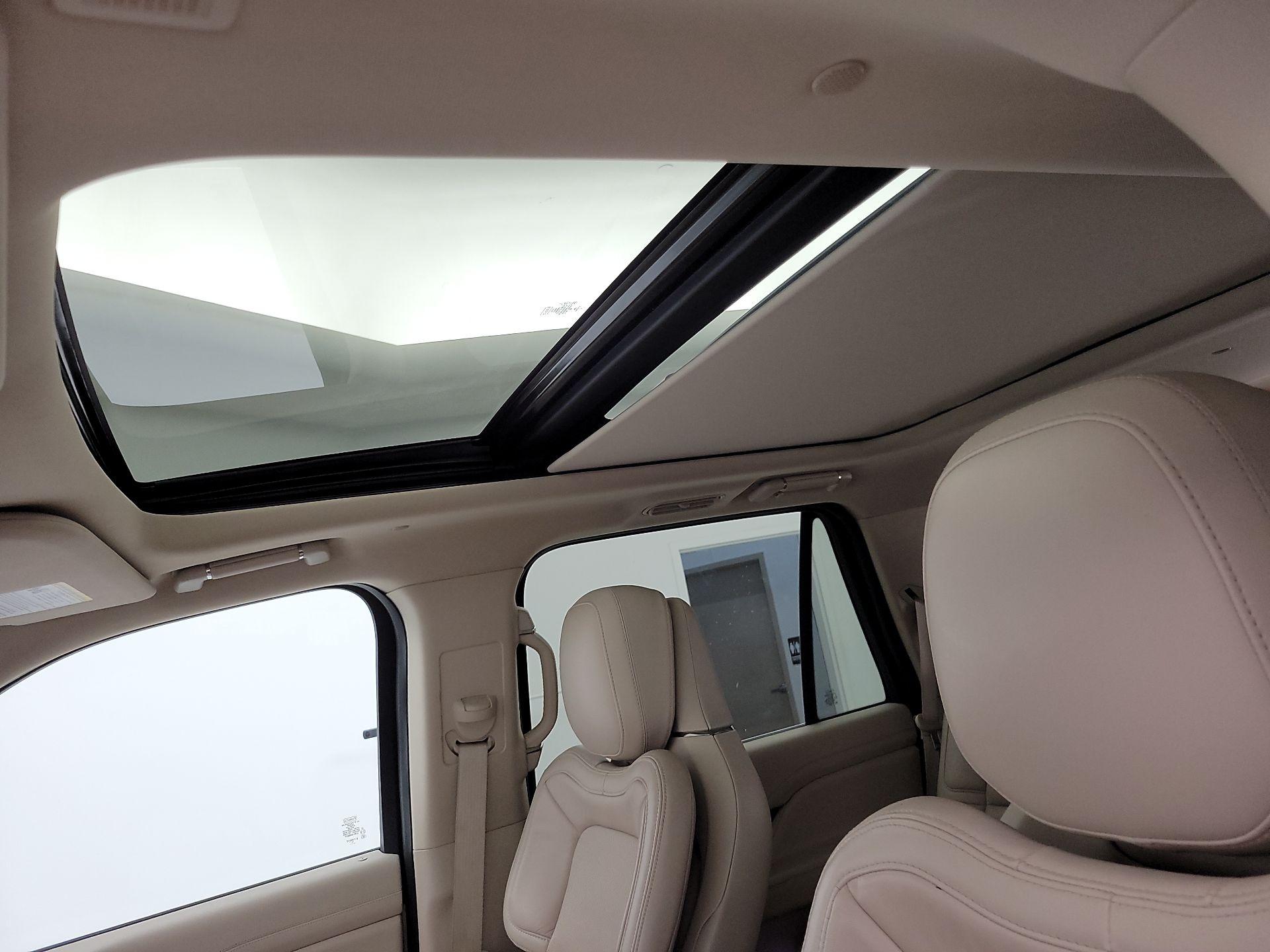 Thumbnail: 2020 Lincoln Navigator - 20