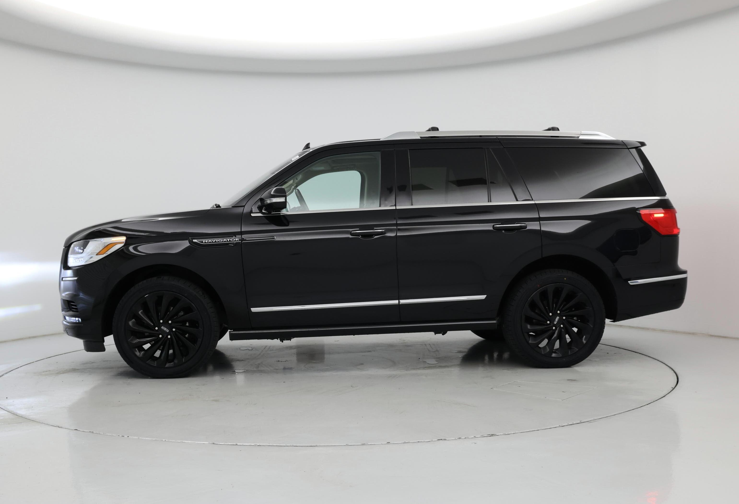 Thumbnail: 2020 Lincoln Navigator - 3