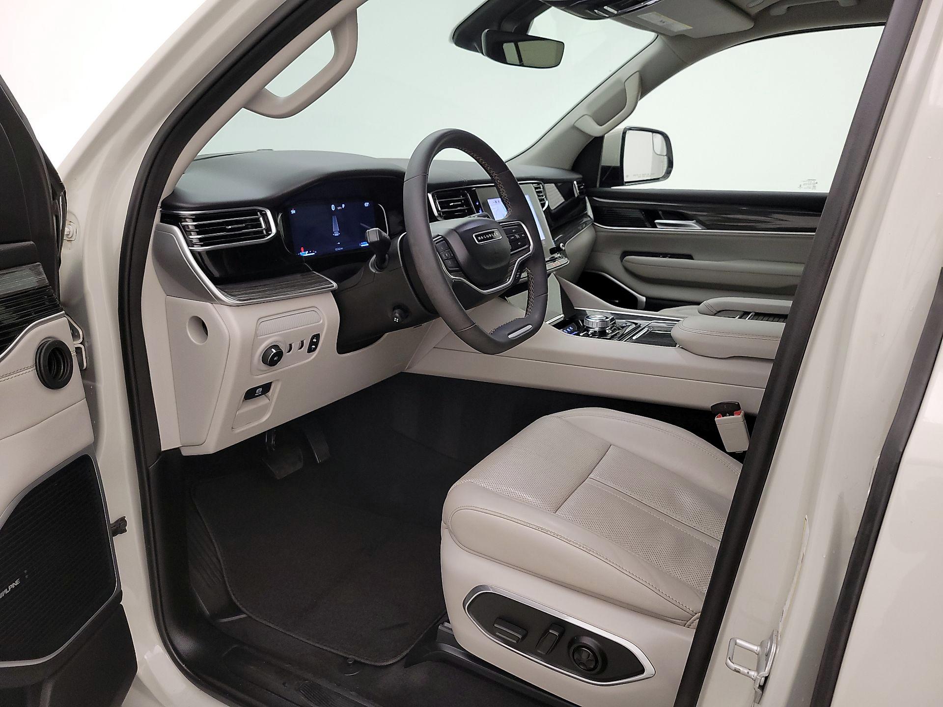Thumbnail: 2022 Jeep Wagoneer - 11