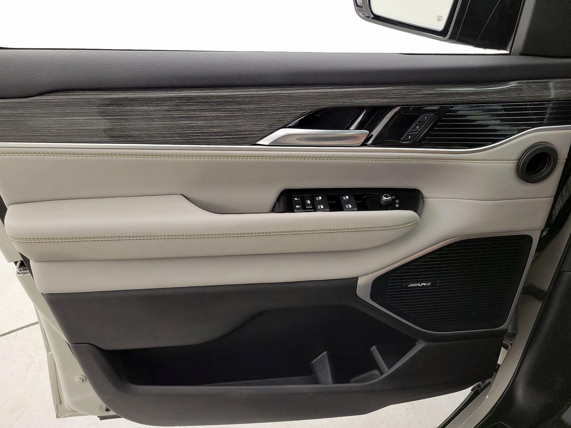 Thumbnail: 2022 Jeep Wagoneer - 12