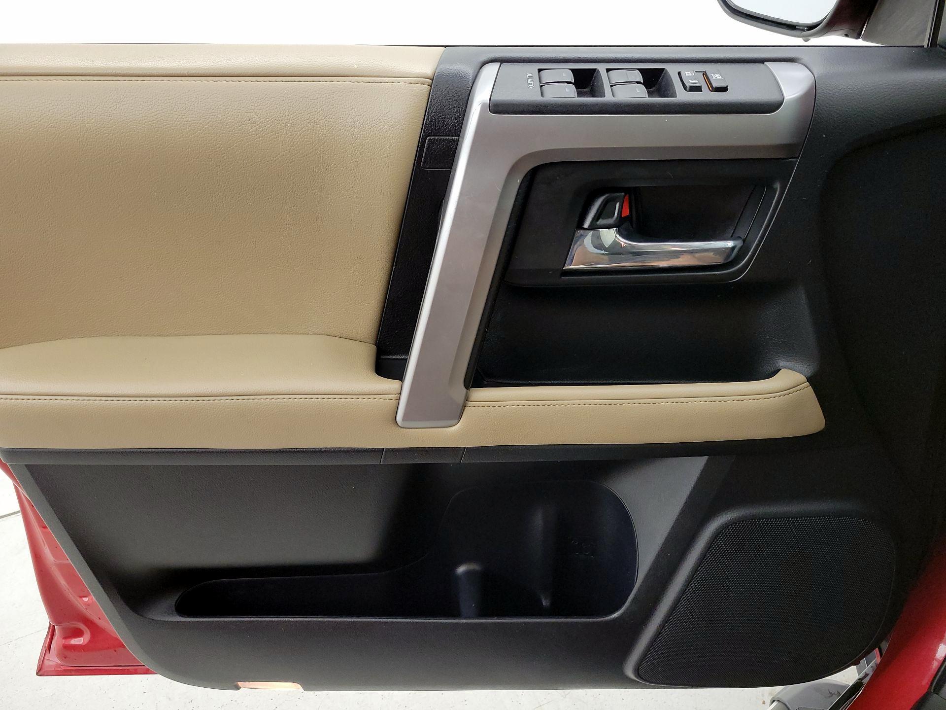 Thumbnail: 2016 Toyota 4Runner - 12
