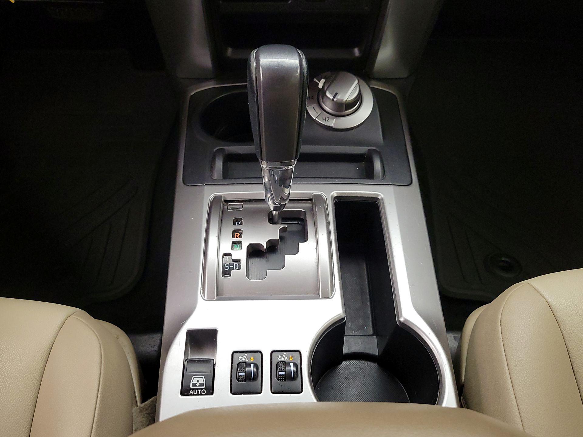 Thumbnail: 2016 Toyota 4Runner - 17