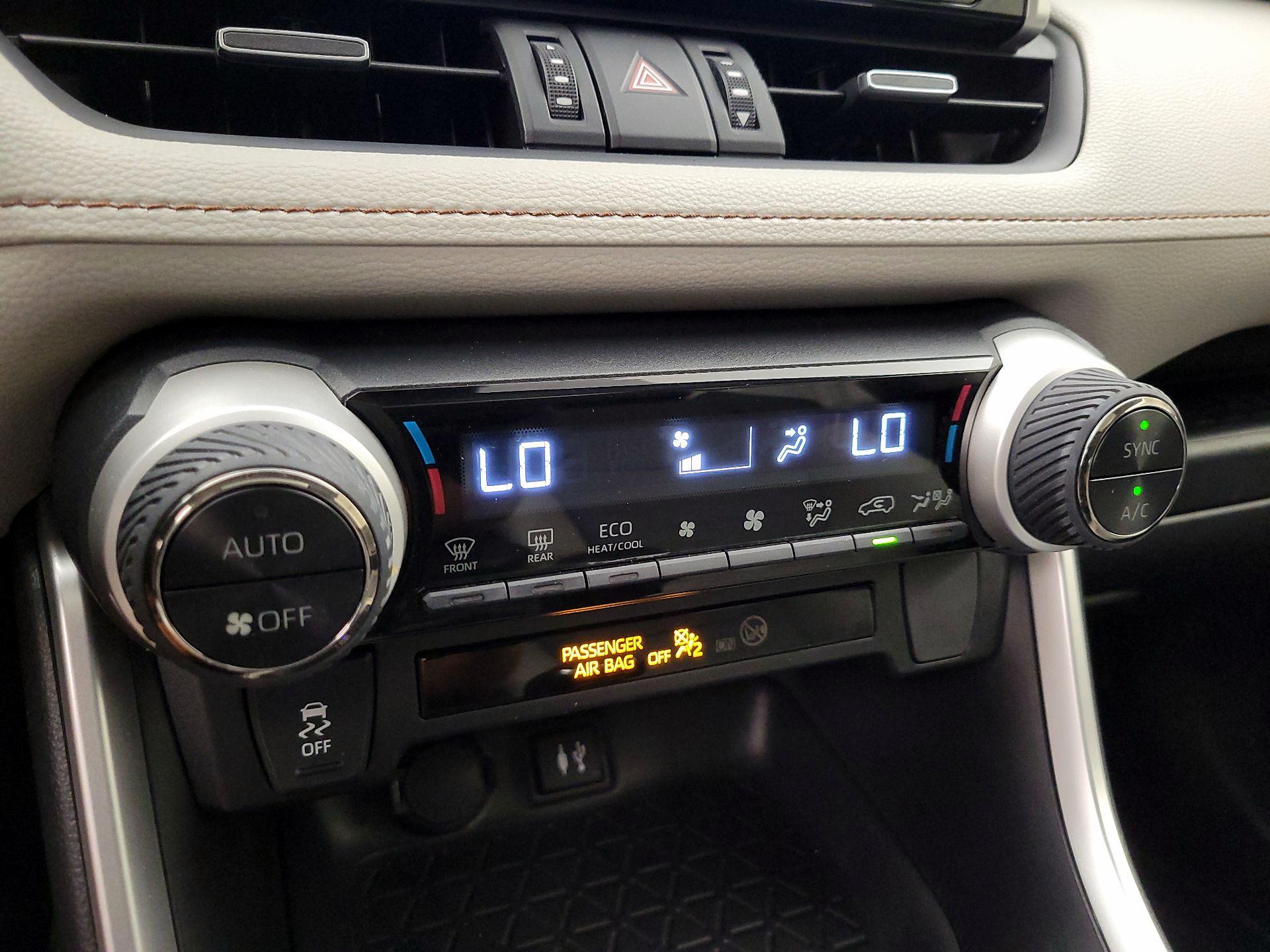 Thumbnail: 2019 Toyota RAV4 - 16