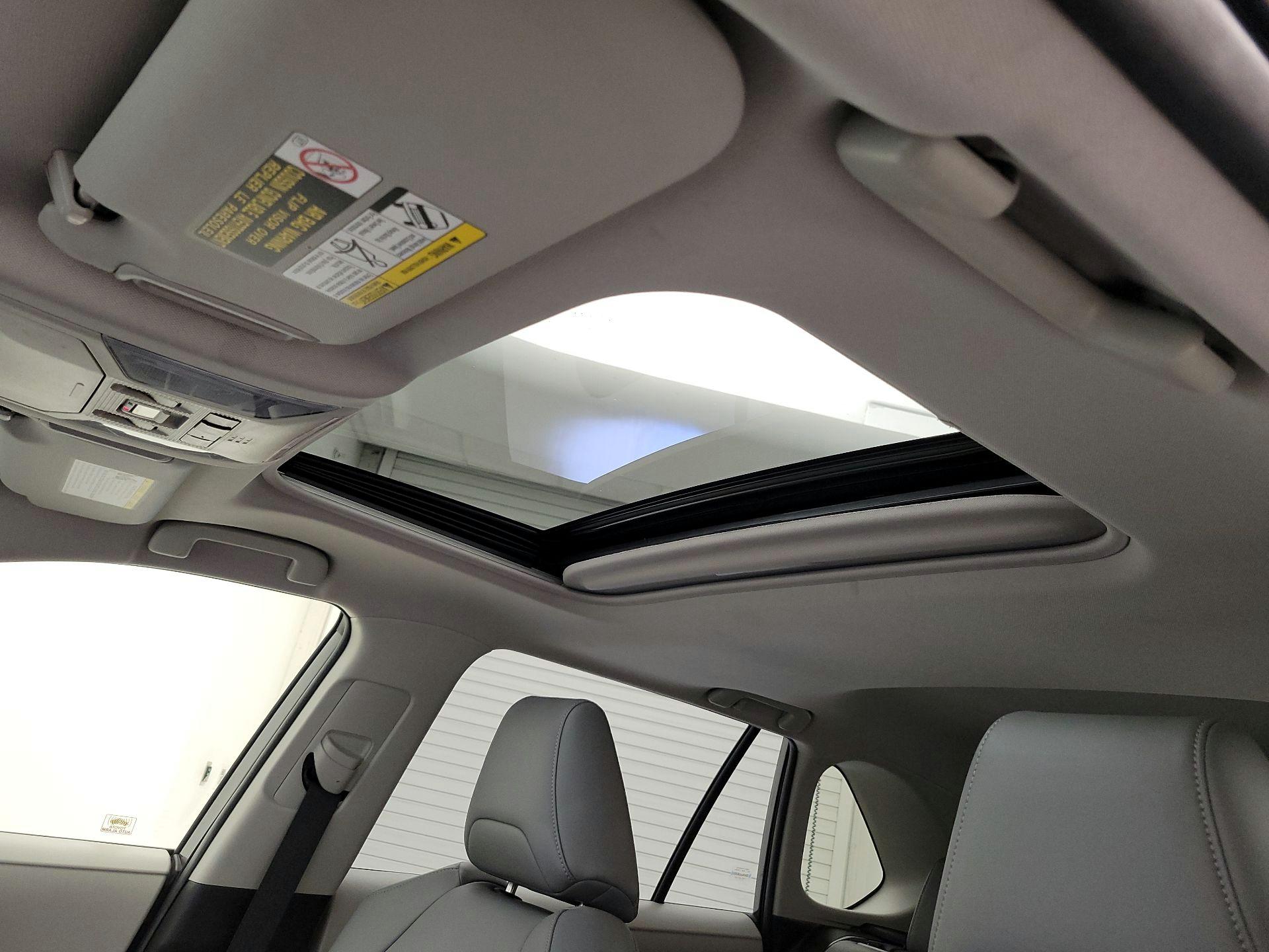 Thumbnail: 2019 Toyota RAV4 - 19