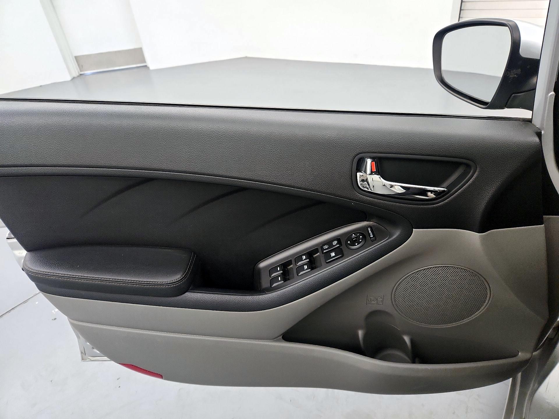 Thumbnail: 2015 Kia Forte - 12