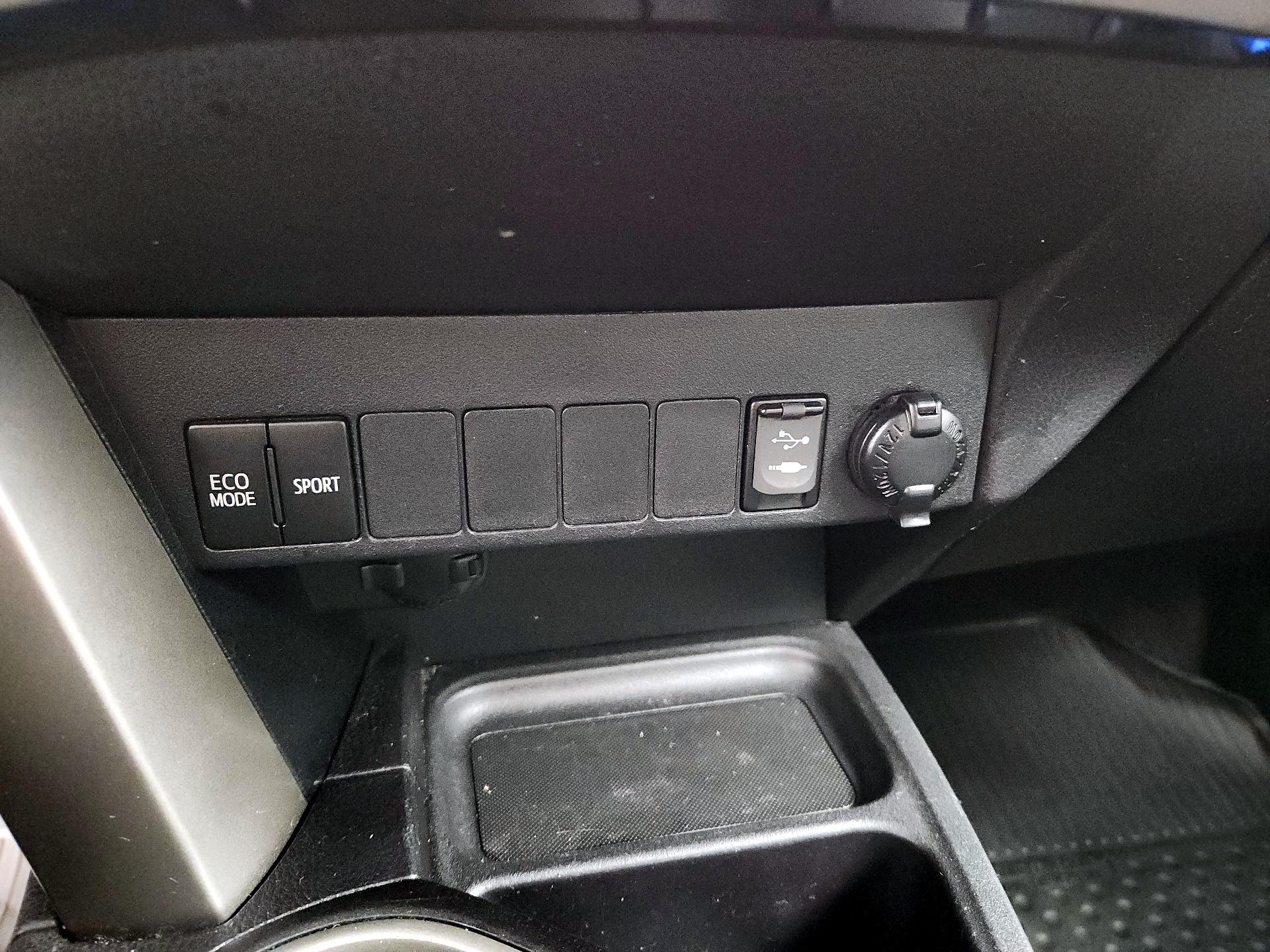 Thumbnail: 2018 Toyota RAV4 - 18