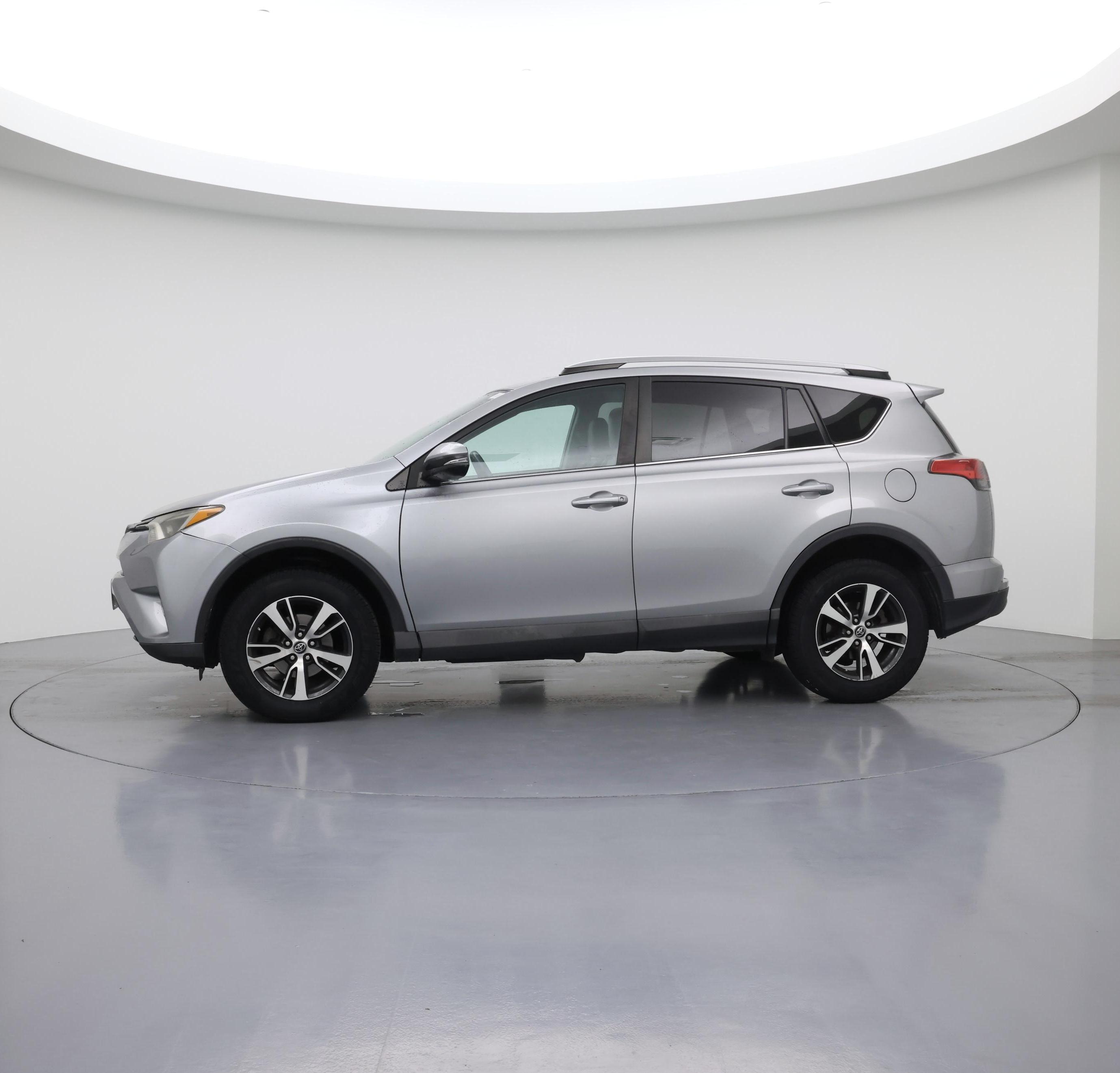 Thumbnail: 2018 Toyota RAV4 - 3