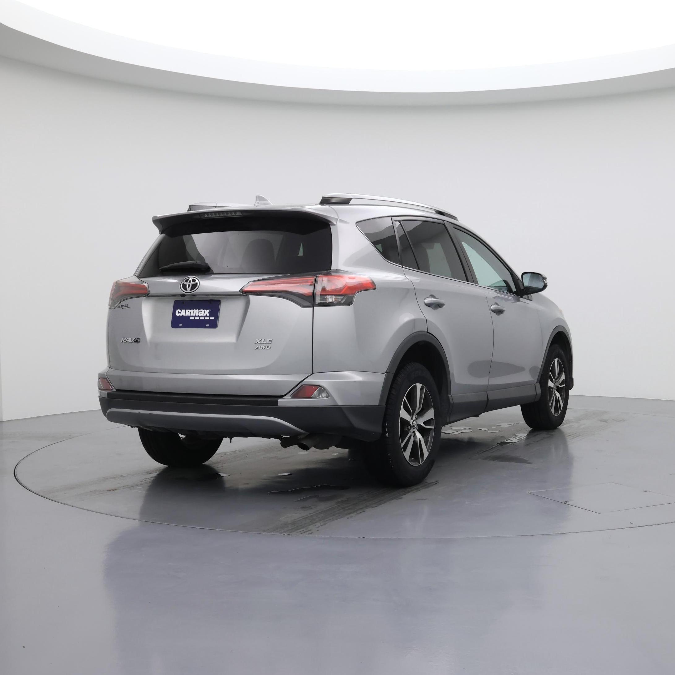 Thumbnail: 2018 Toyota RAV4 - 8