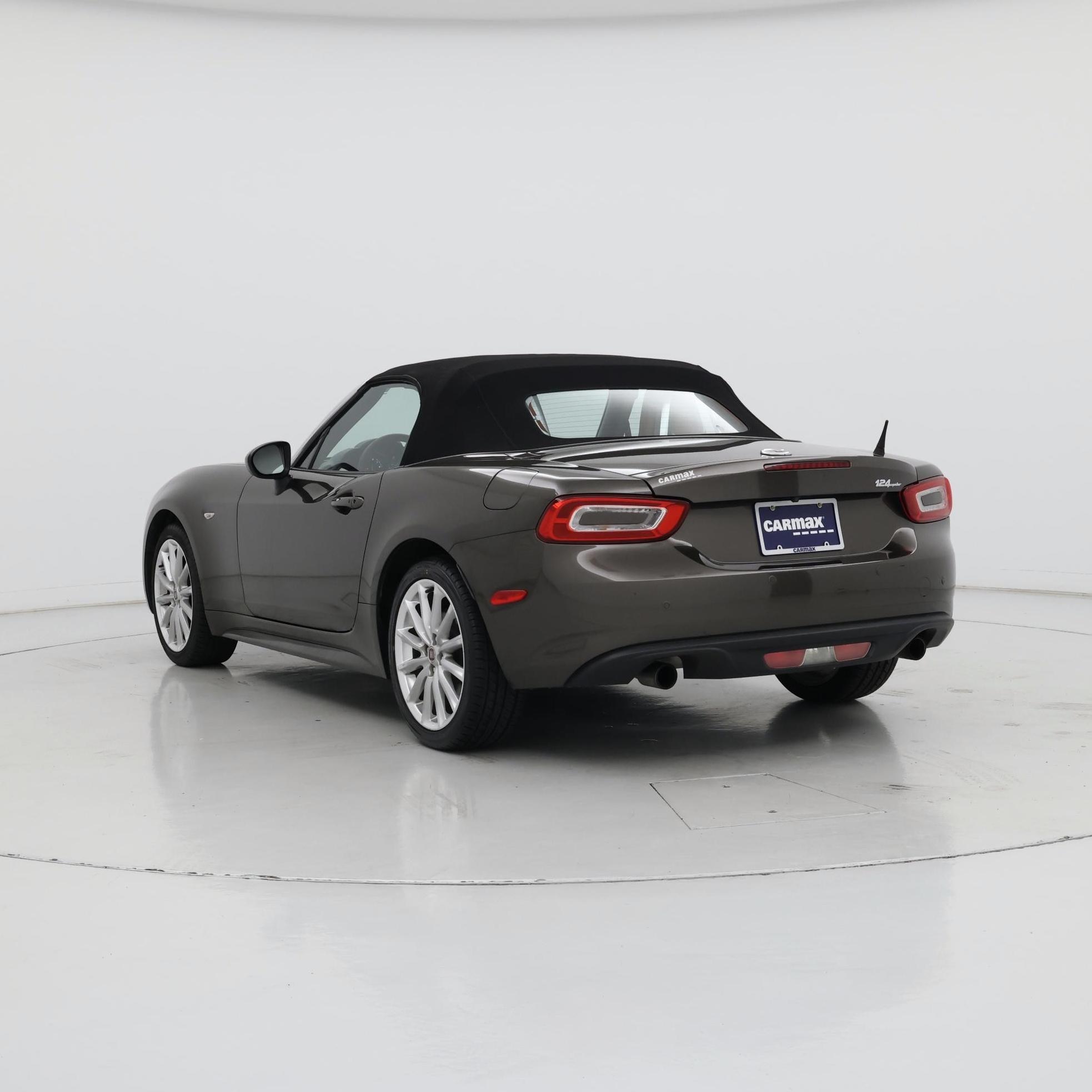 Thumbnail: 2017 Fiat 124 Spider - 2