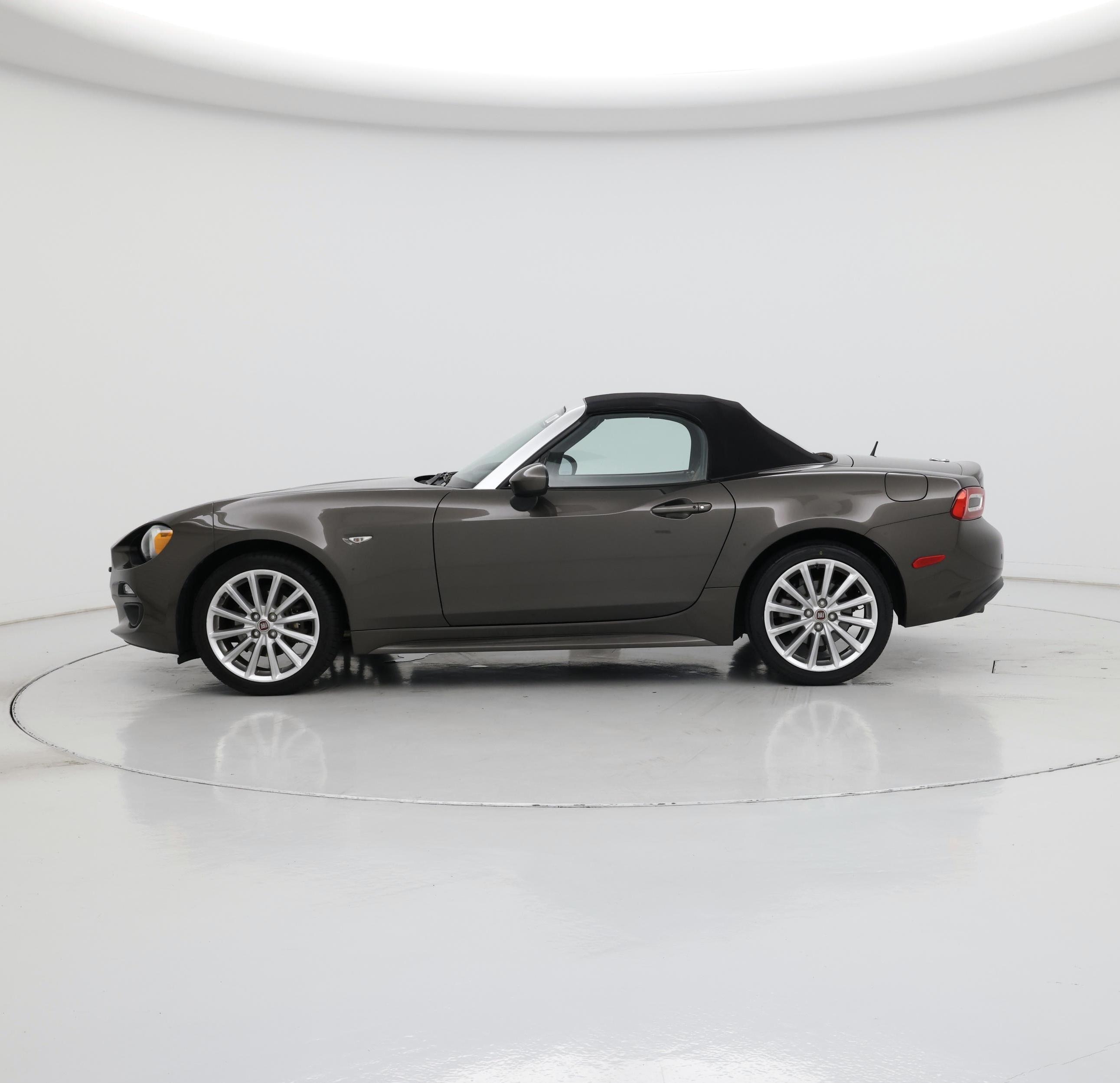 Thumbnail: 2017 Fiat 124 Spider - 3