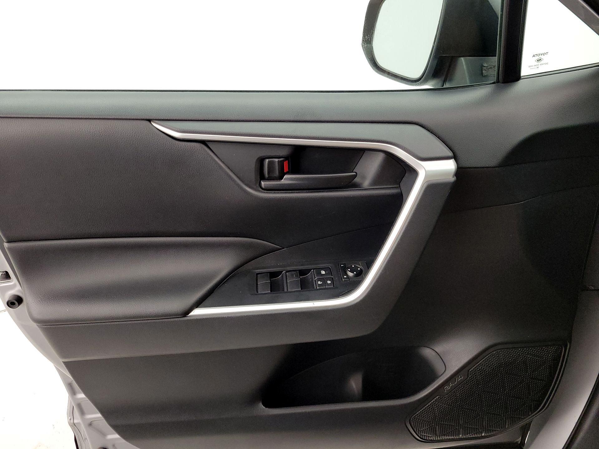 Thumbnail: 2019 Toyota RAV4 - 12