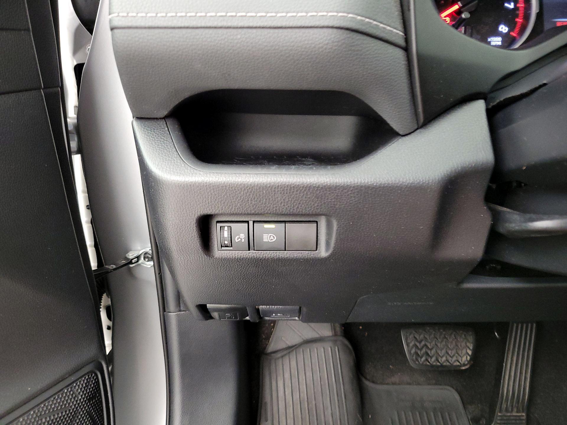 Thumbnail: 2019 Toyota RAV4 - 13