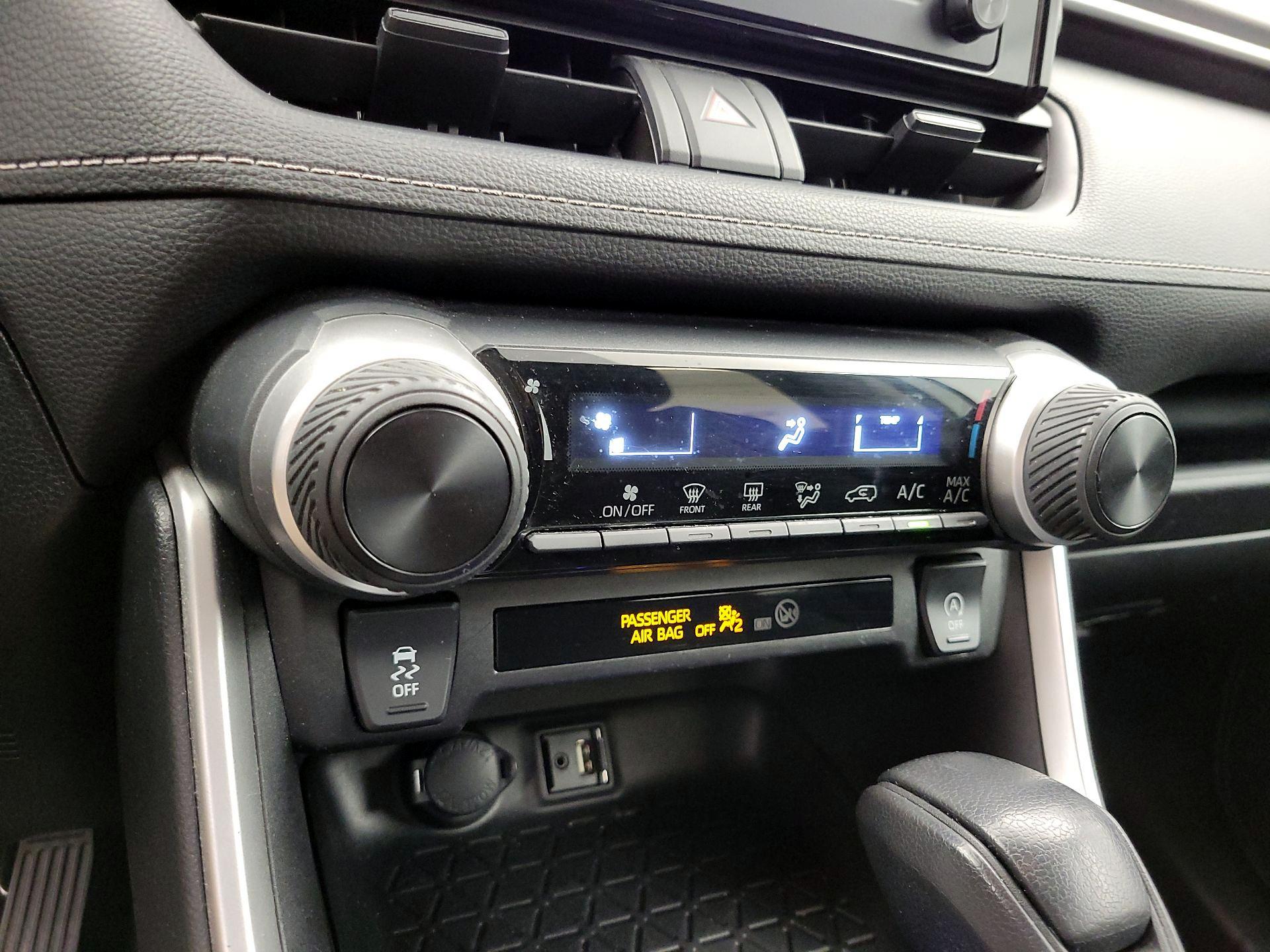 Thumbnail: 2019 Toyota RAV4 - 16