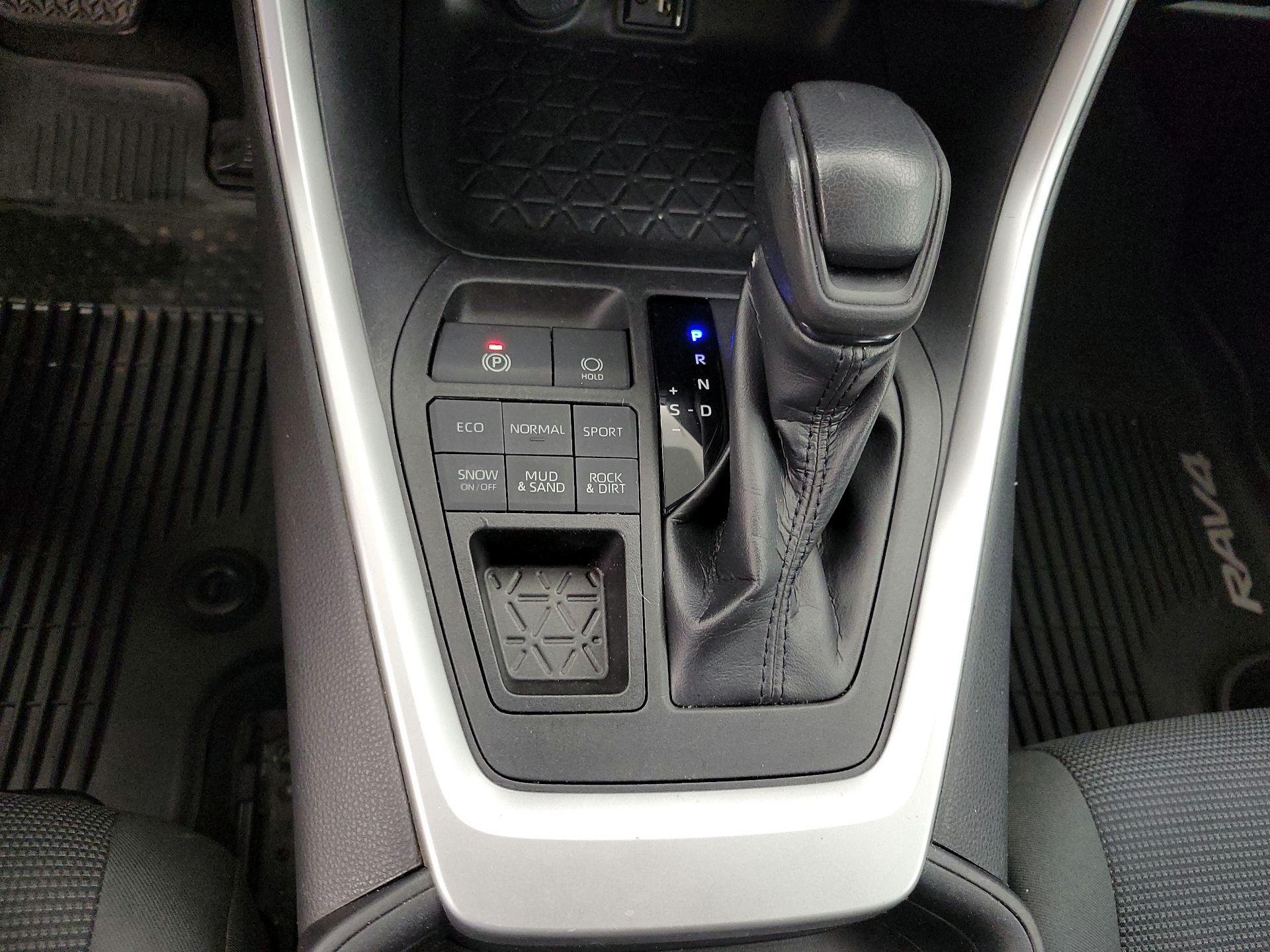 Thumbnail: 2019 Toyota RAV4 - 17