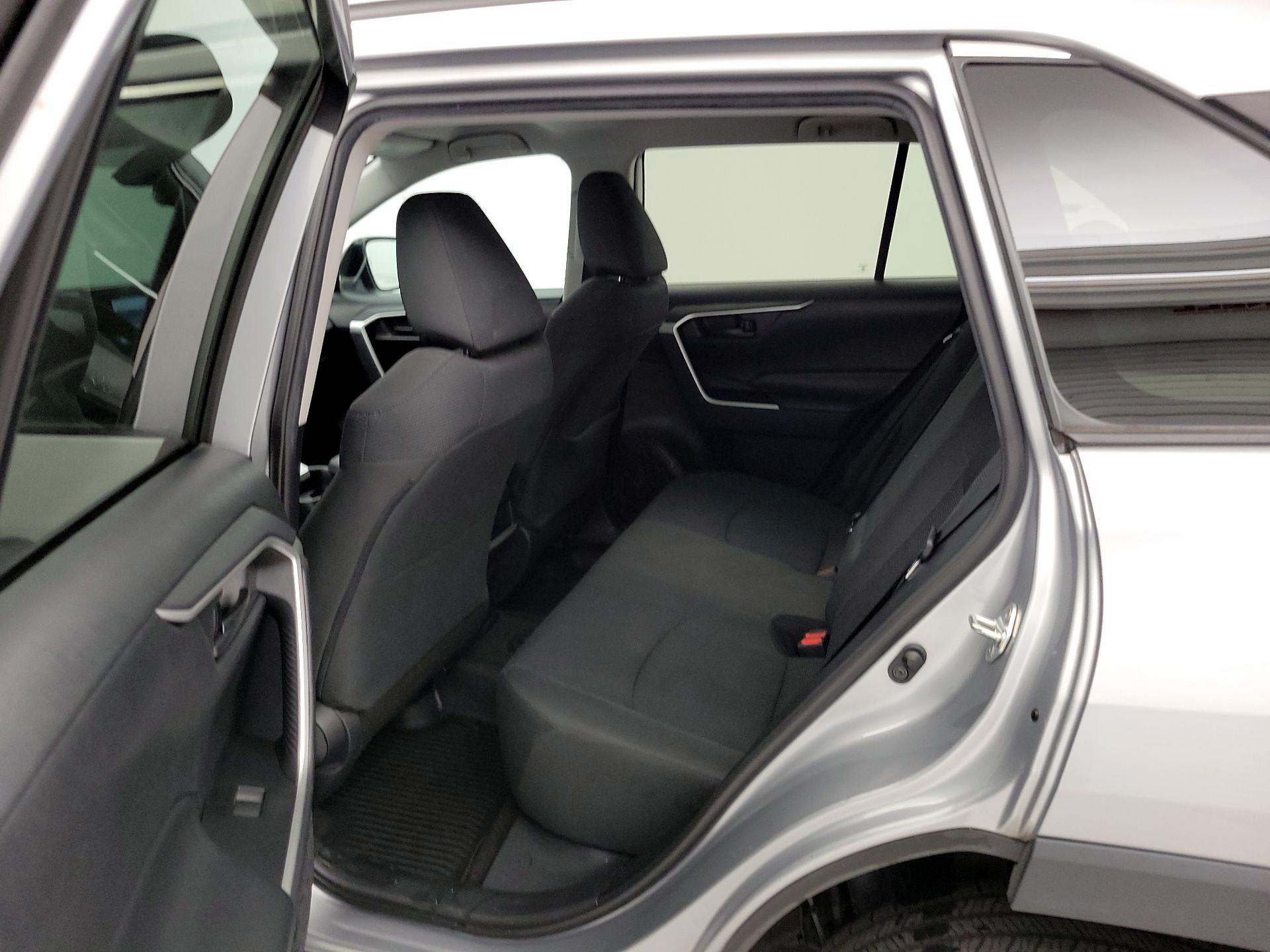 Thumbnail: 2019 Toyota RAV4 - 19